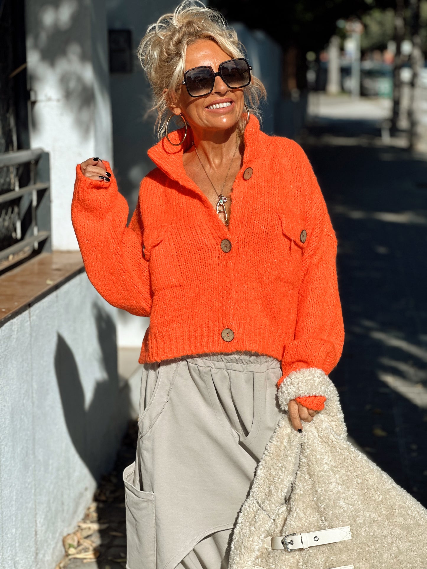 CHAQUETA DE PUNTO CROP-TOP NARANJA