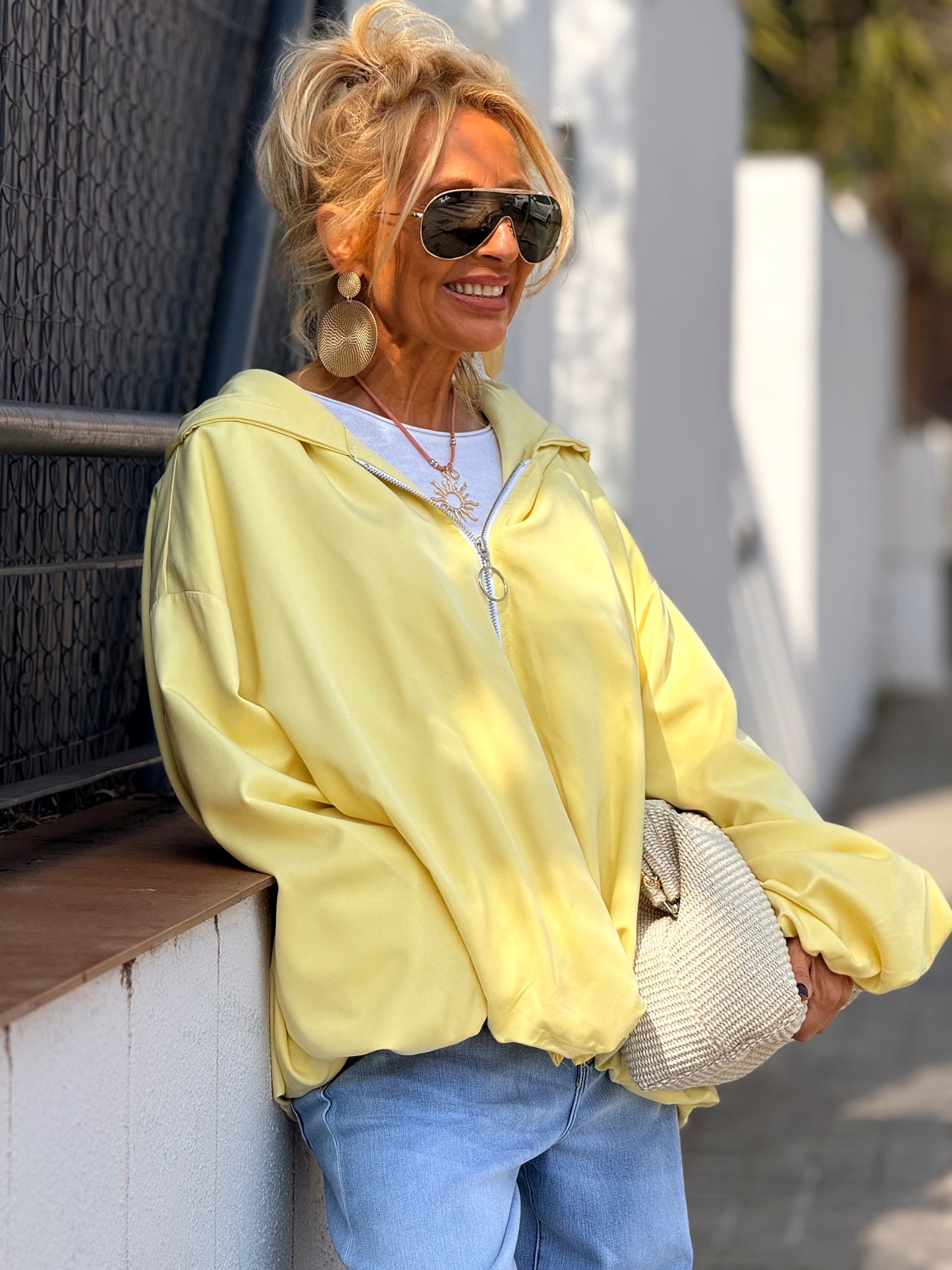 TRENCH OVERSIZE CON CAPUCHA MULTICOLOR