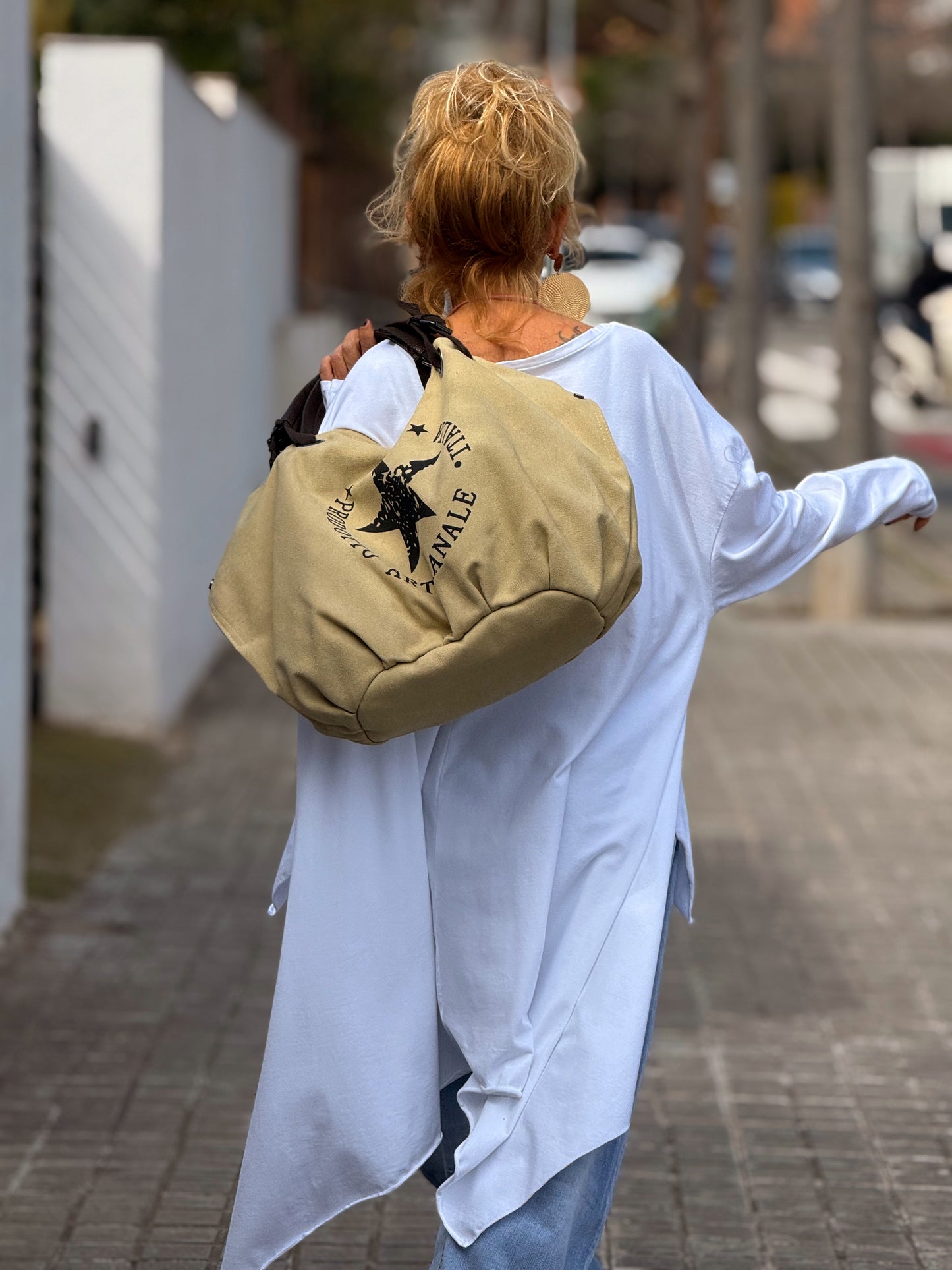 CAMISETA OVERSIZE ASIMÉTRICA MULTICOLOR