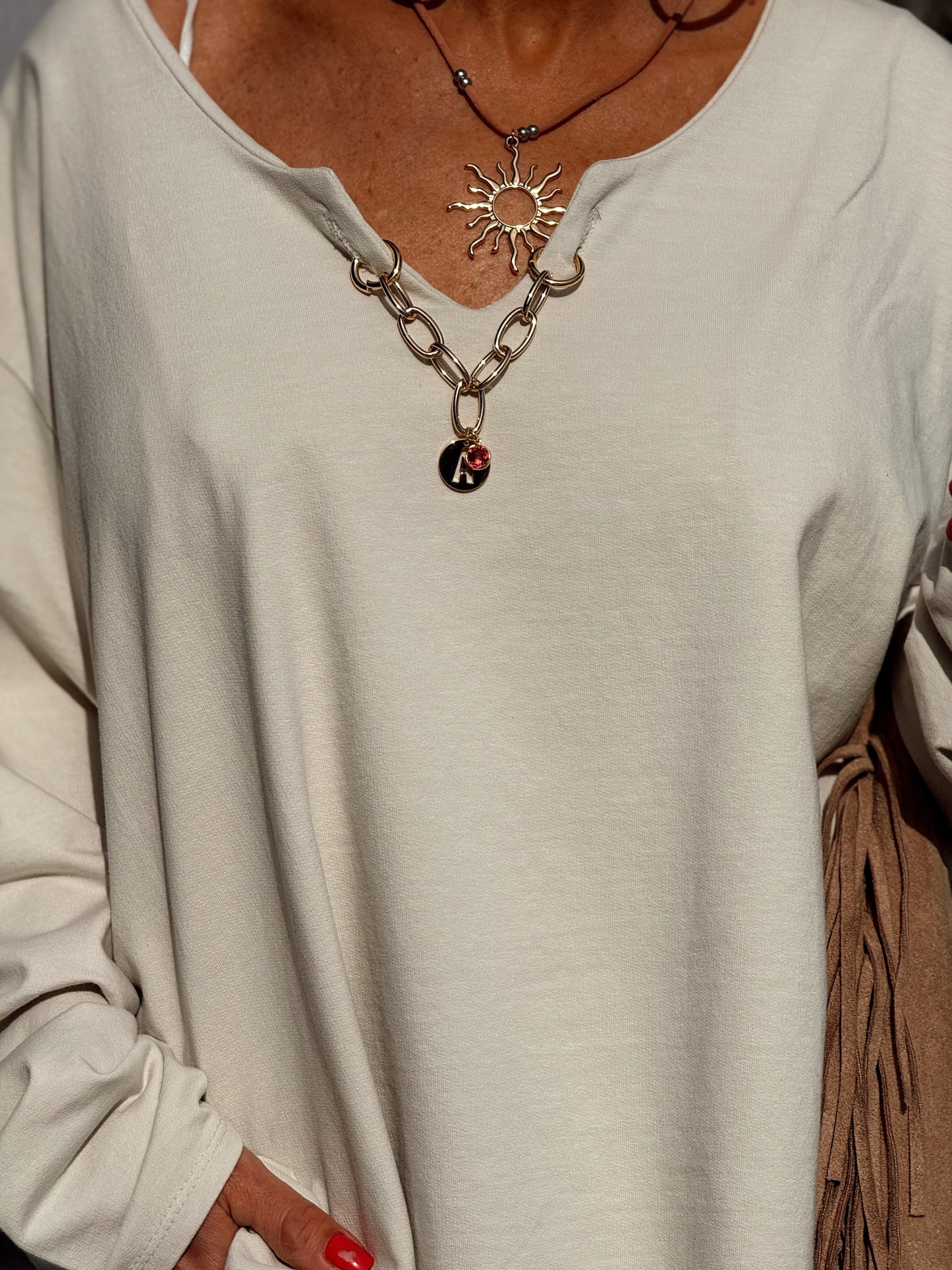 SUDADERA OVERSIZE CON CADENA LETRA CON BRILLANTE BRIGITTE MULTICOLOR