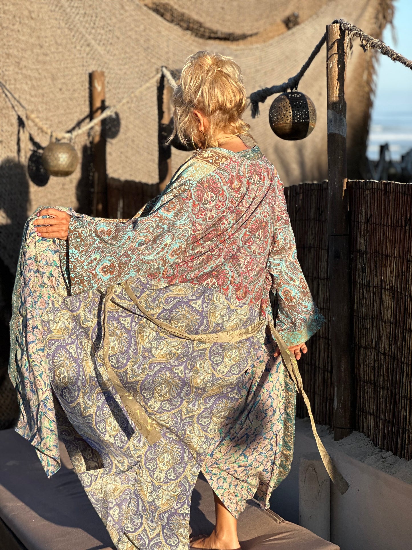 KIMONO OVERSIZE ESTAMPADO MANGA LARGA MULTICOLOR