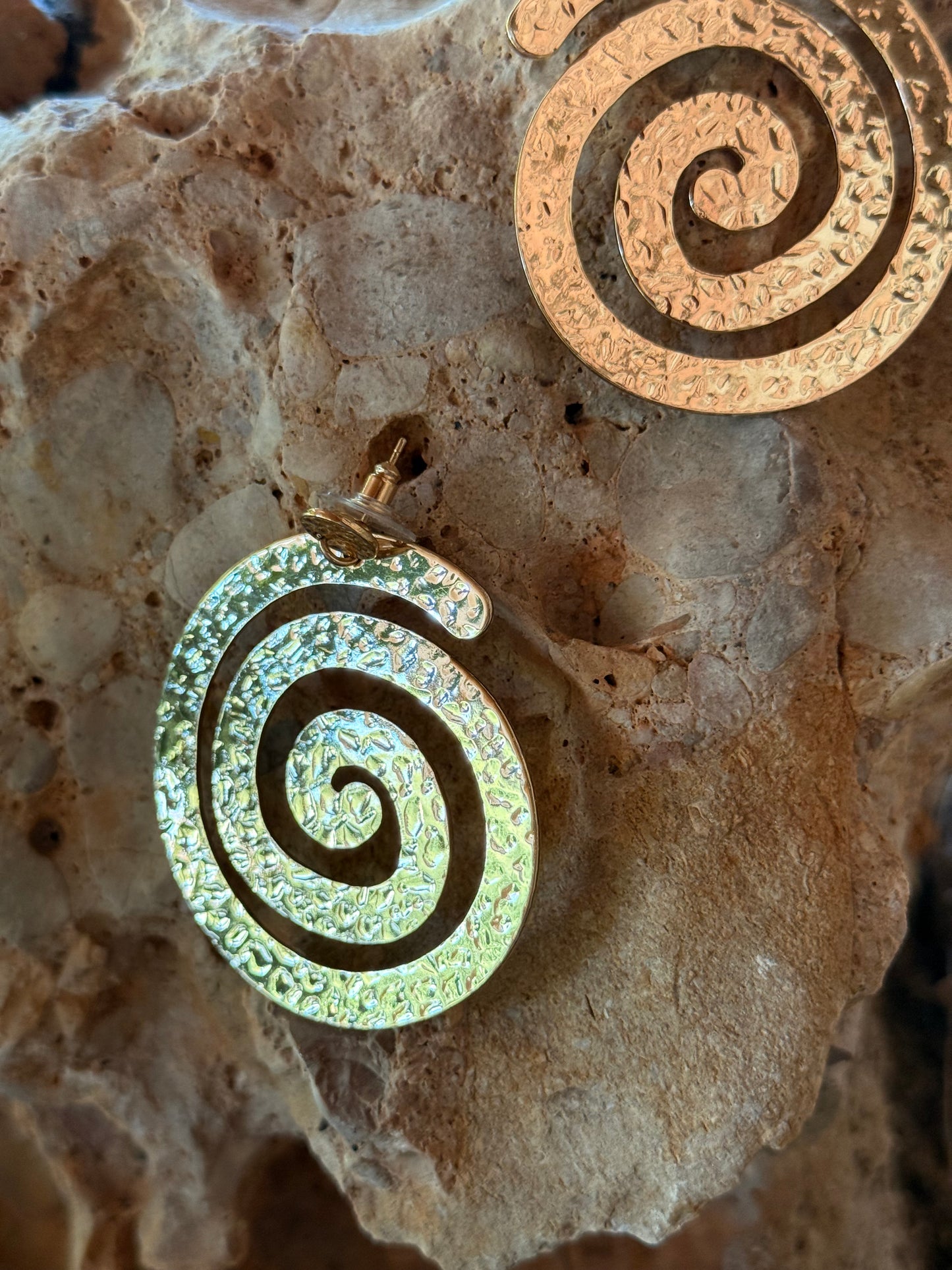 PENDIENTES CARACOL DORADO