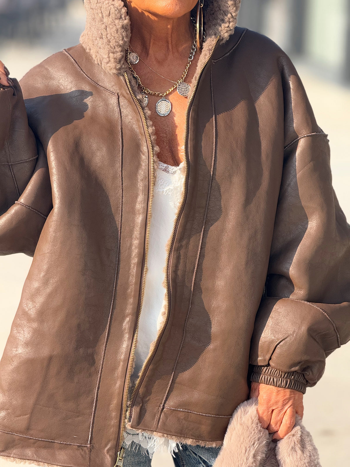 CHAQUETA OVERSIZE REVERSIBLE MOKA
