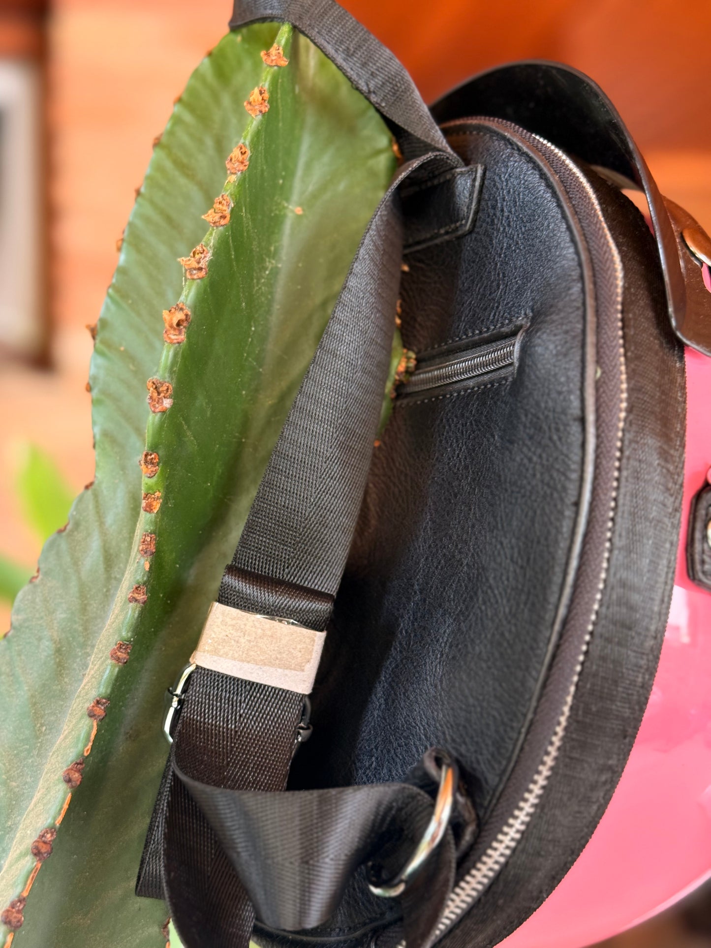 BOLSO-MOCHILA CASCO ROSA