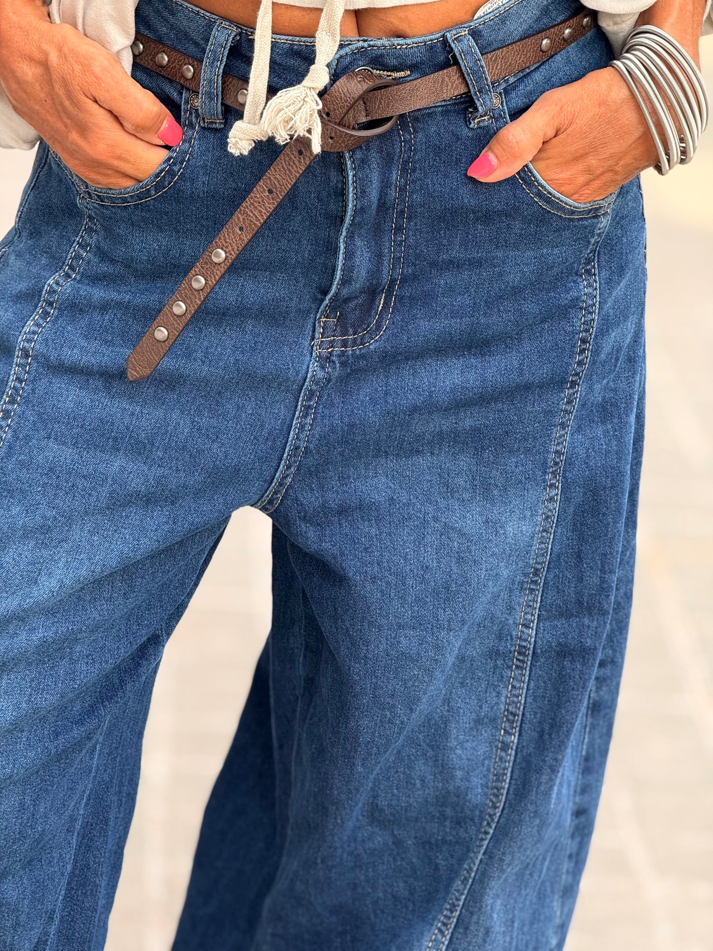 JEANS VAQUEROS CON BOLSILLO Y CINTURÓN 826125JC TEJANO