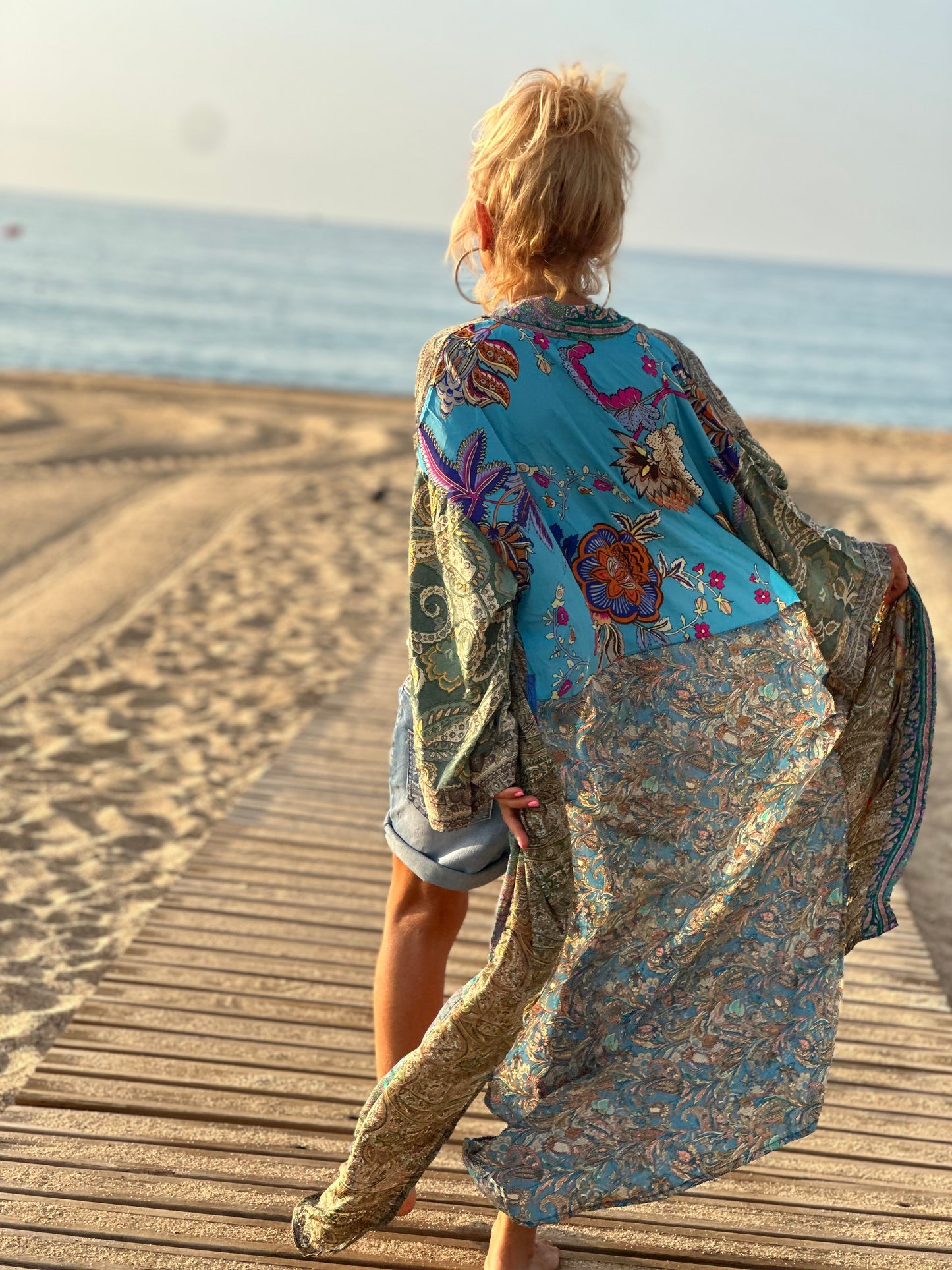 KIMONO OVERSIZE ESTAMPADO MANGA LARGA MULTICOLOR