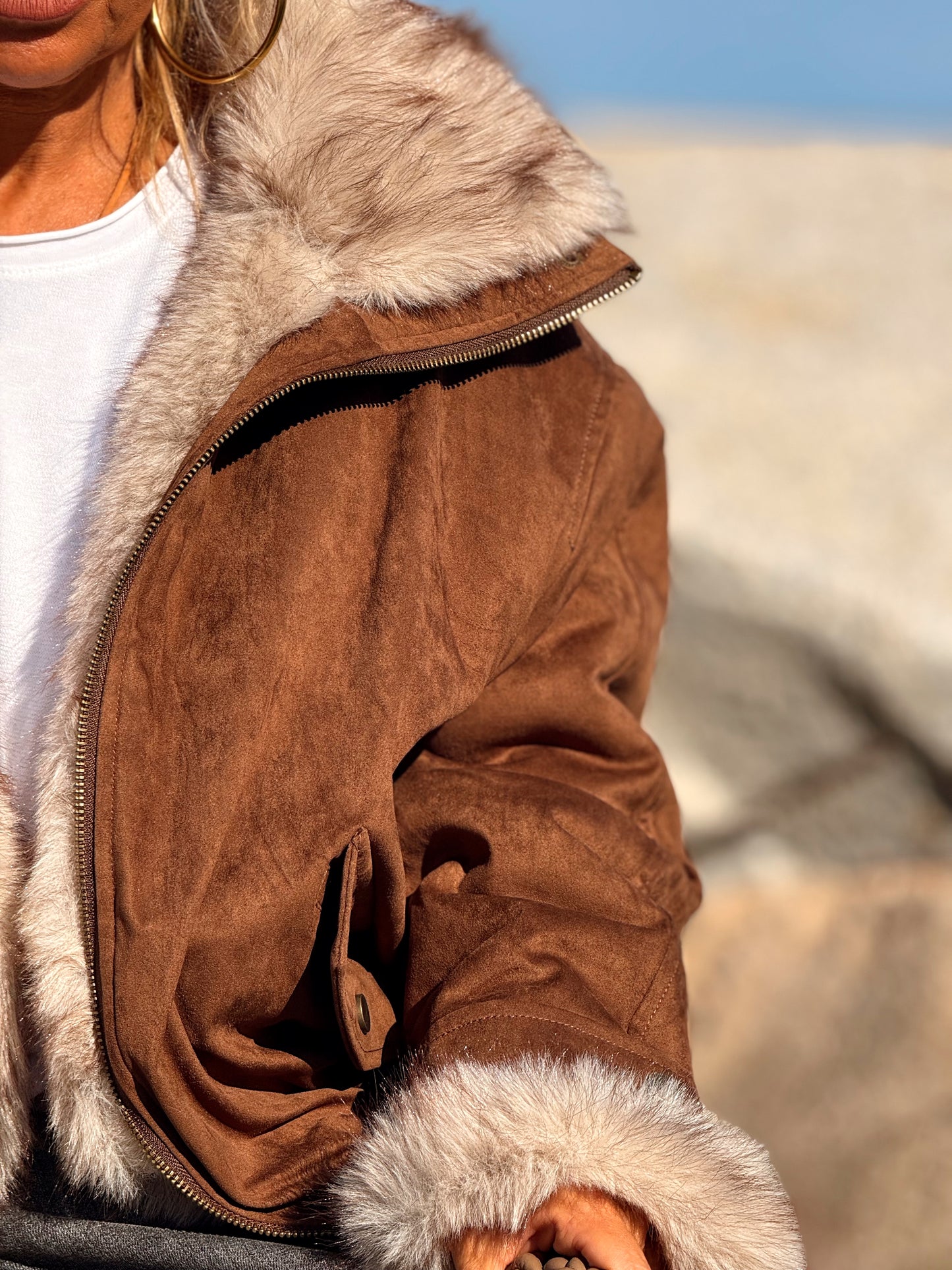 CHAQUETA GAMUZA DE PELO SINTÉTICO REVERSIBLE MARRON