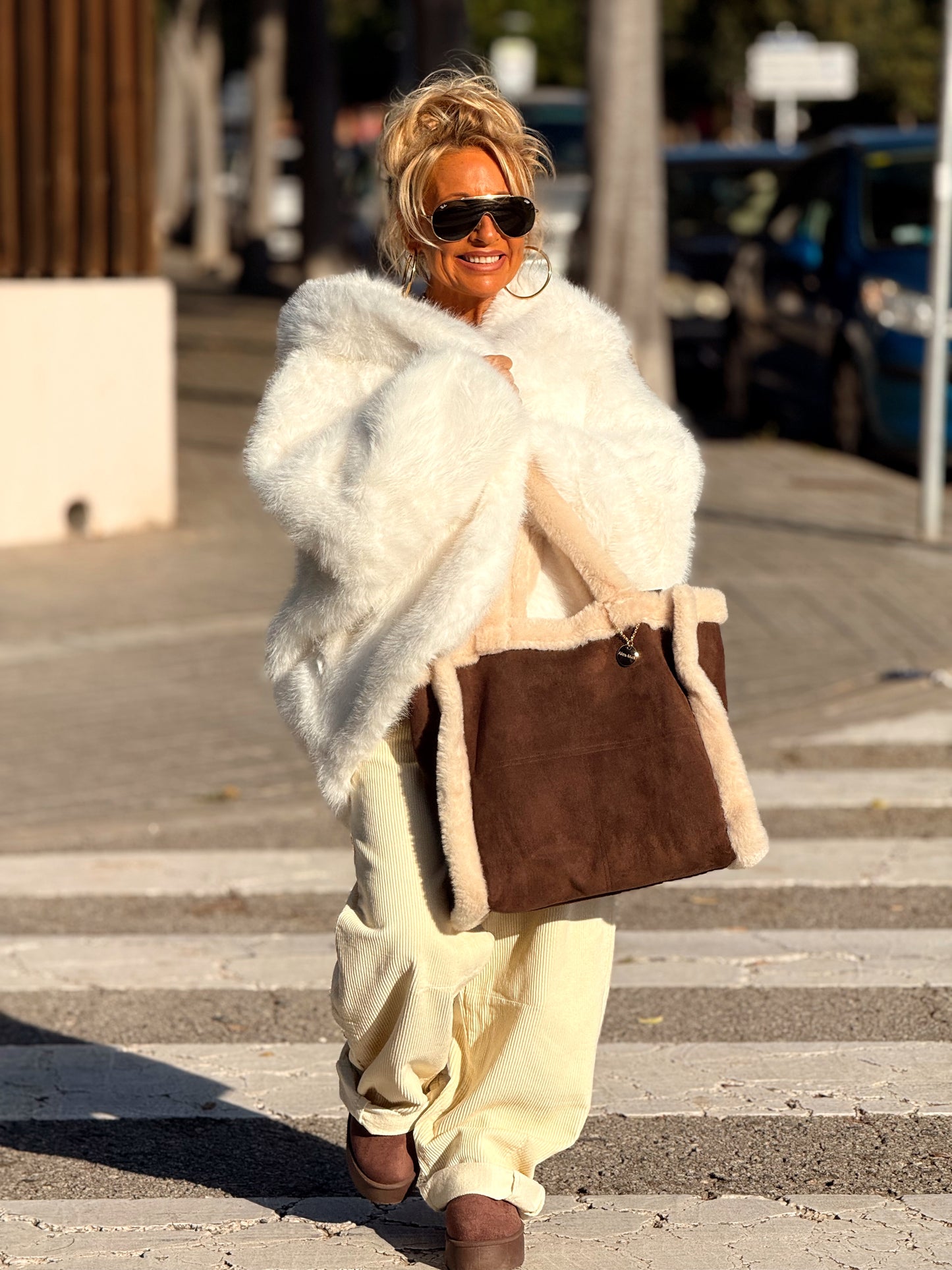 CHAQUETA CON CAPUCHA PELO SINTÉTICO MULTICOLOR