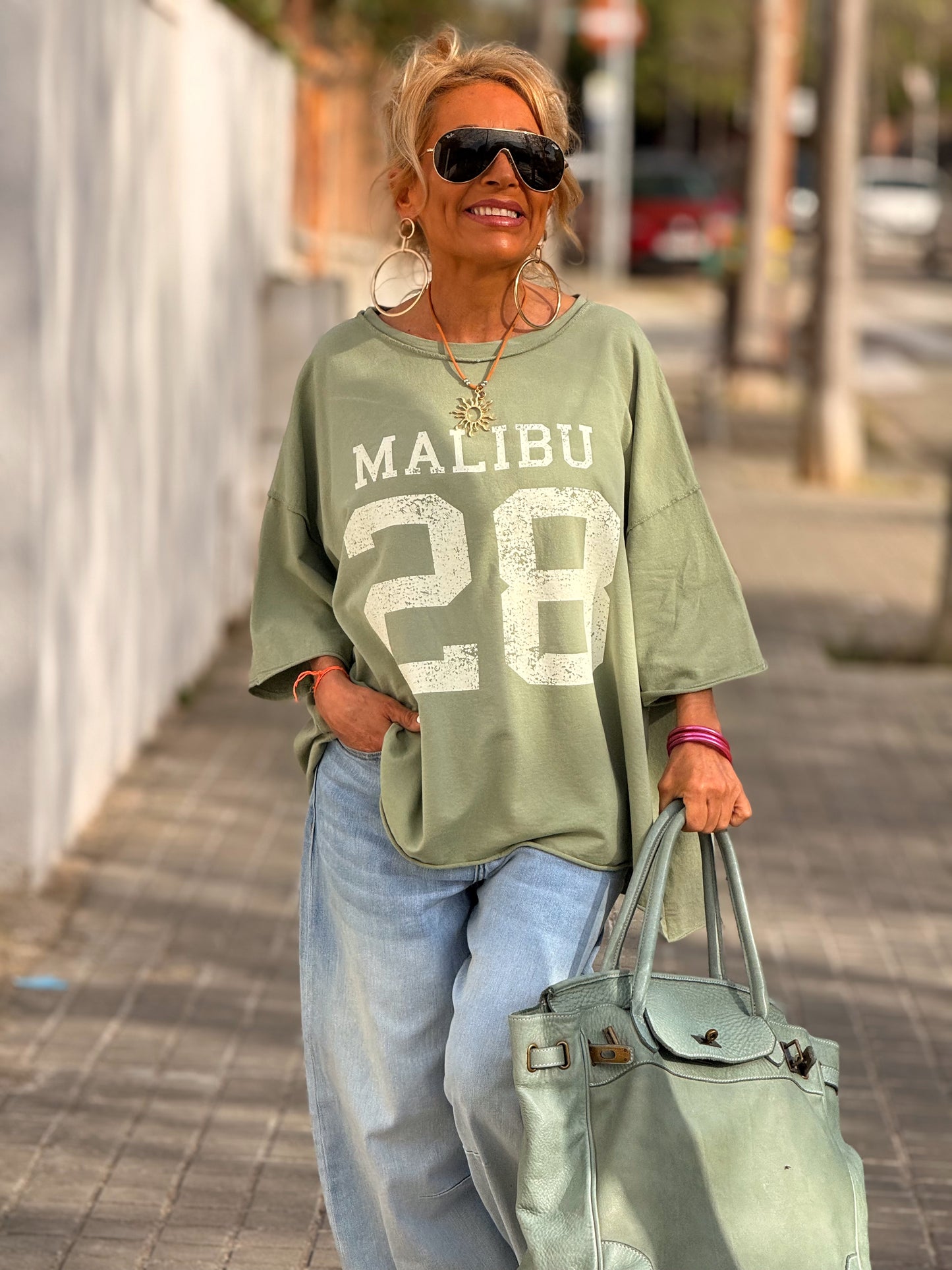 CAMISETA SUPER OVERSIZE DESGASTADA MALIBU MULTICOLOR