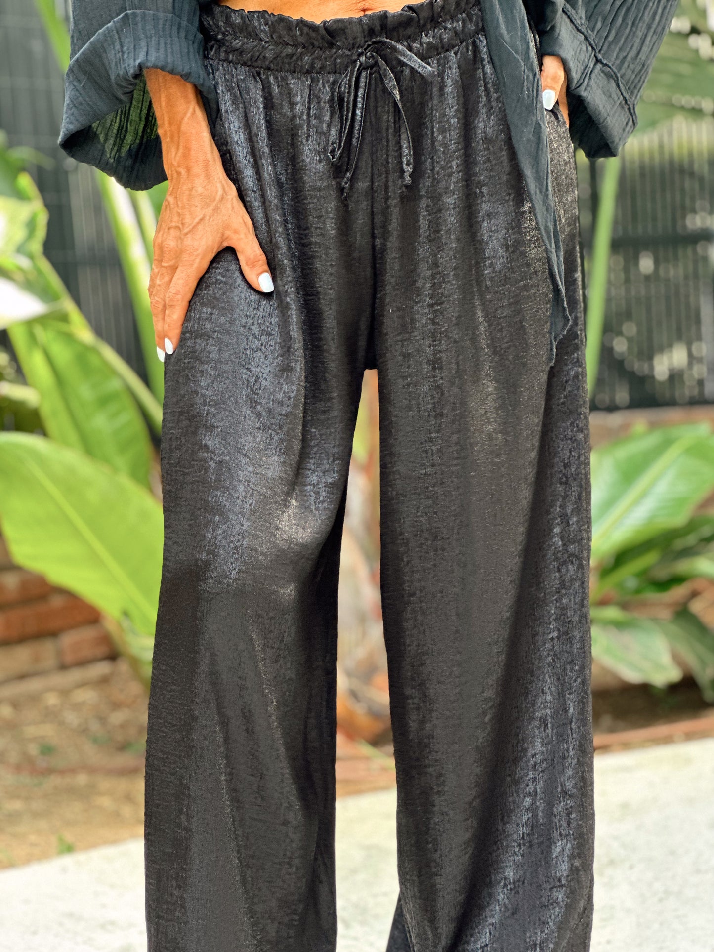 PANTALON OVERSIZE LARGO METALIZADO NEGRO