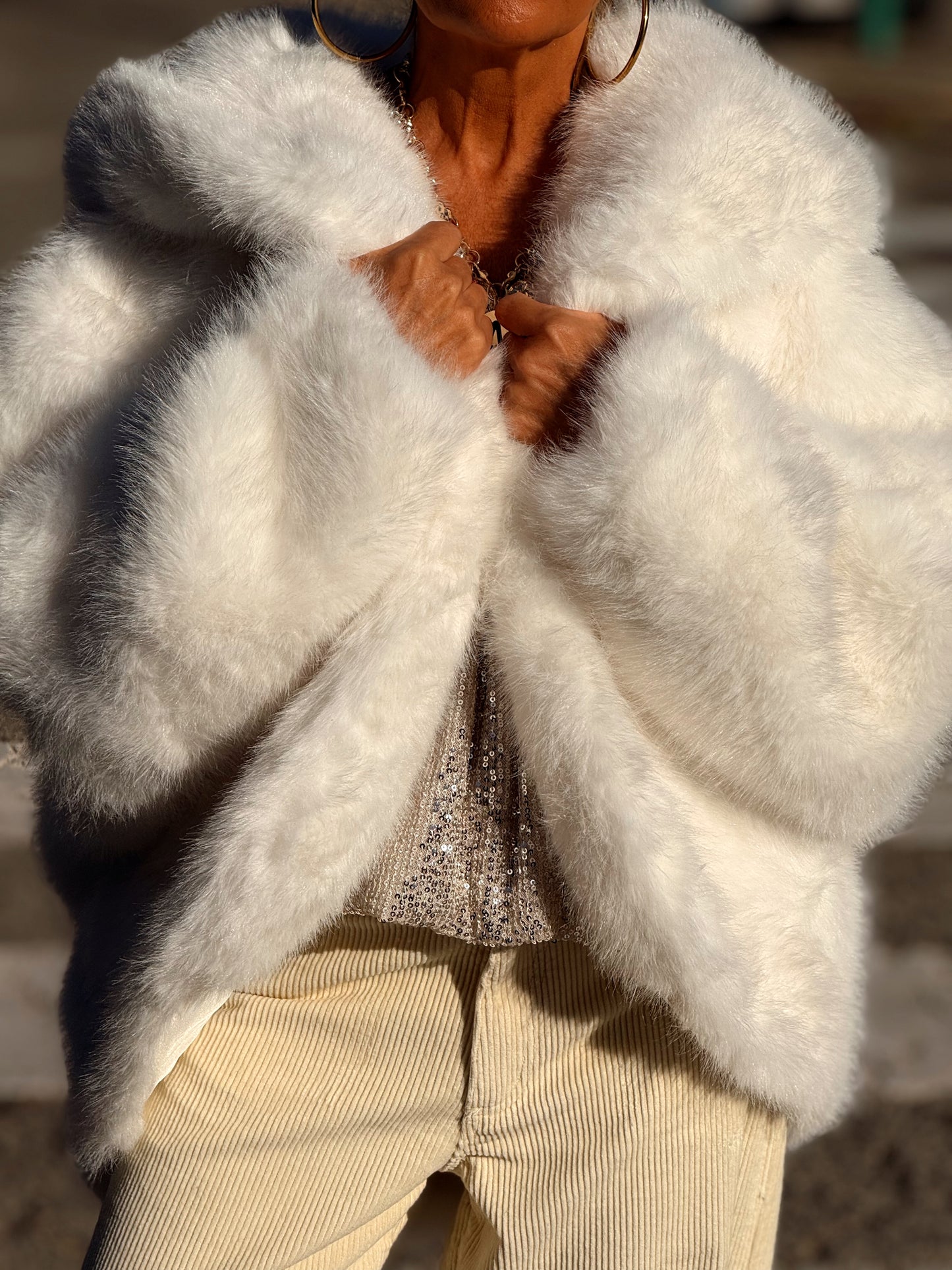 CHAQUETA CON CAPUCHA PELO SINTÉTICO MULTICOLOR