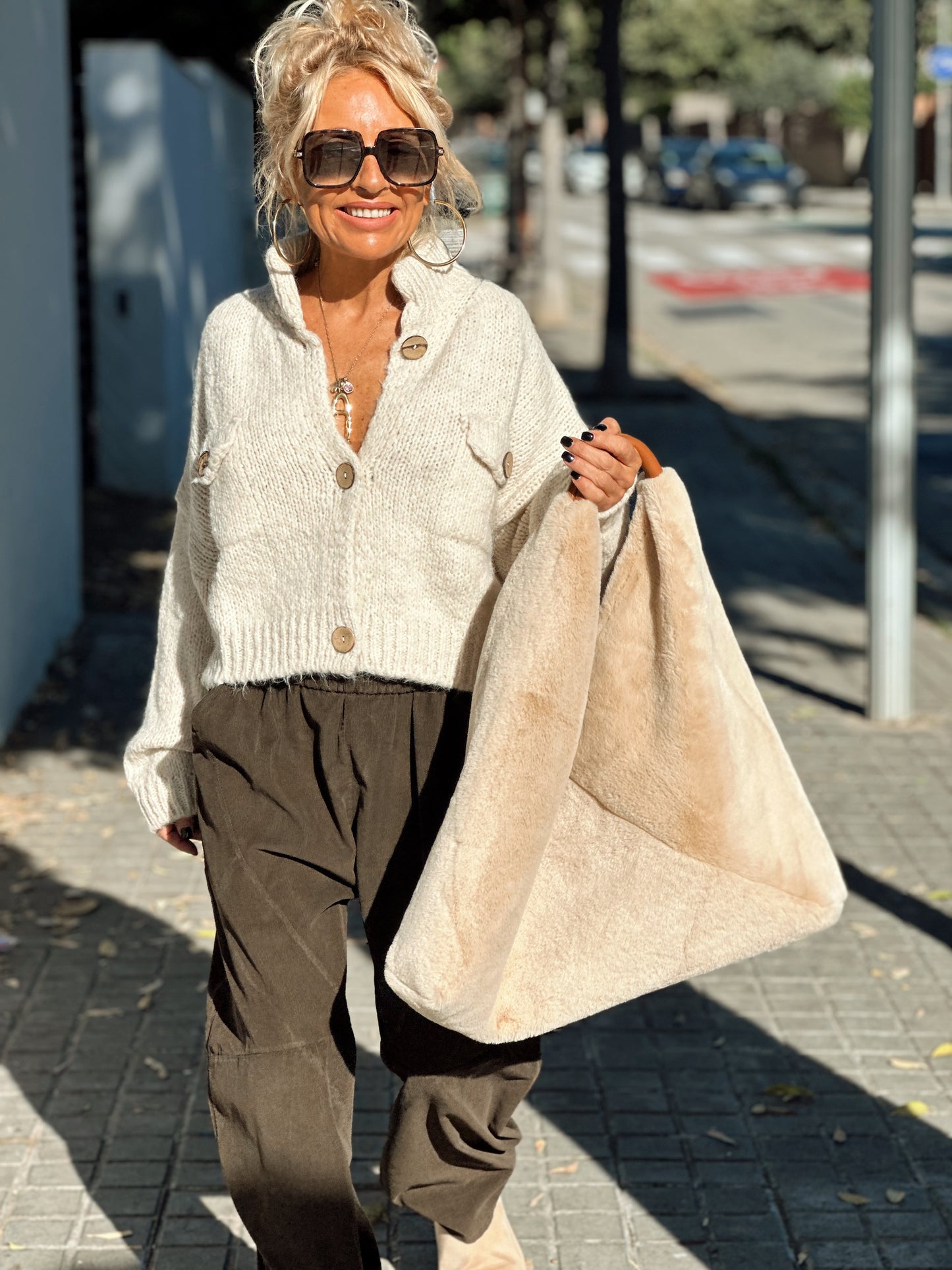 CHAQUETA DE PUNTO CROP-TOP CRUDO