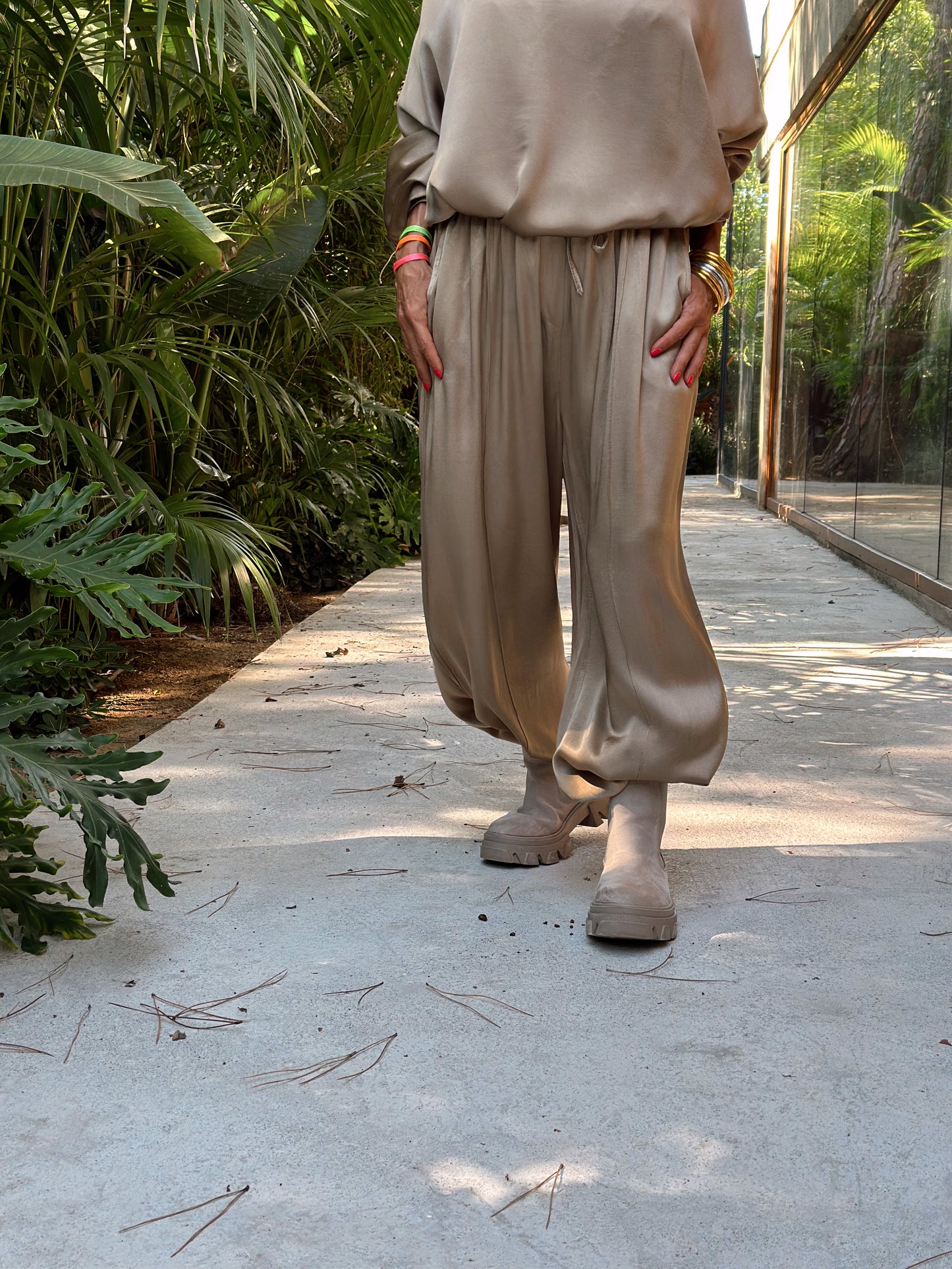 PANTALON LARGO BAGGY AVA DORADO