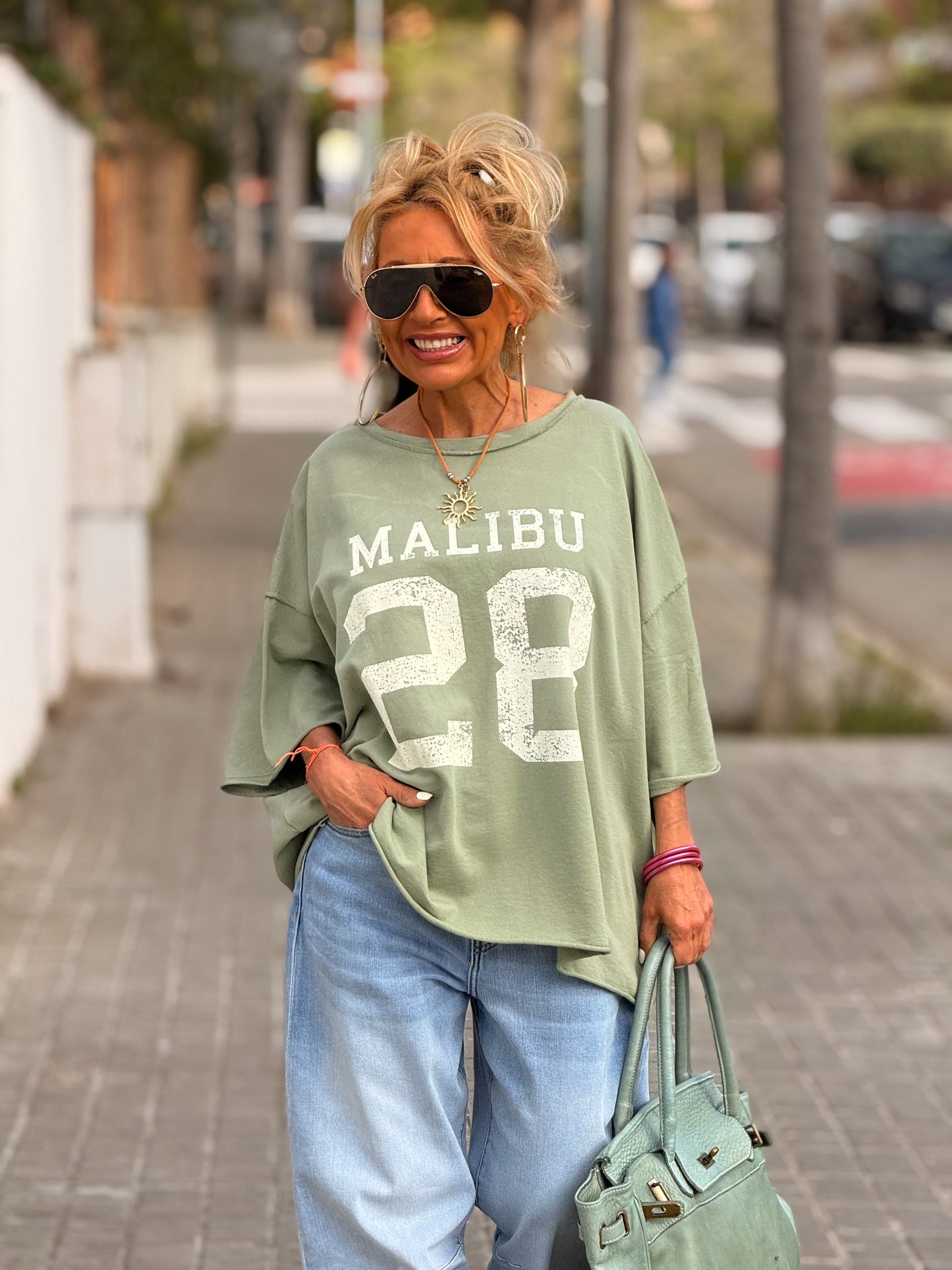 CAMISETA SUPER OVERSIZE DESGASTADA MALIBU MULTICOLOR