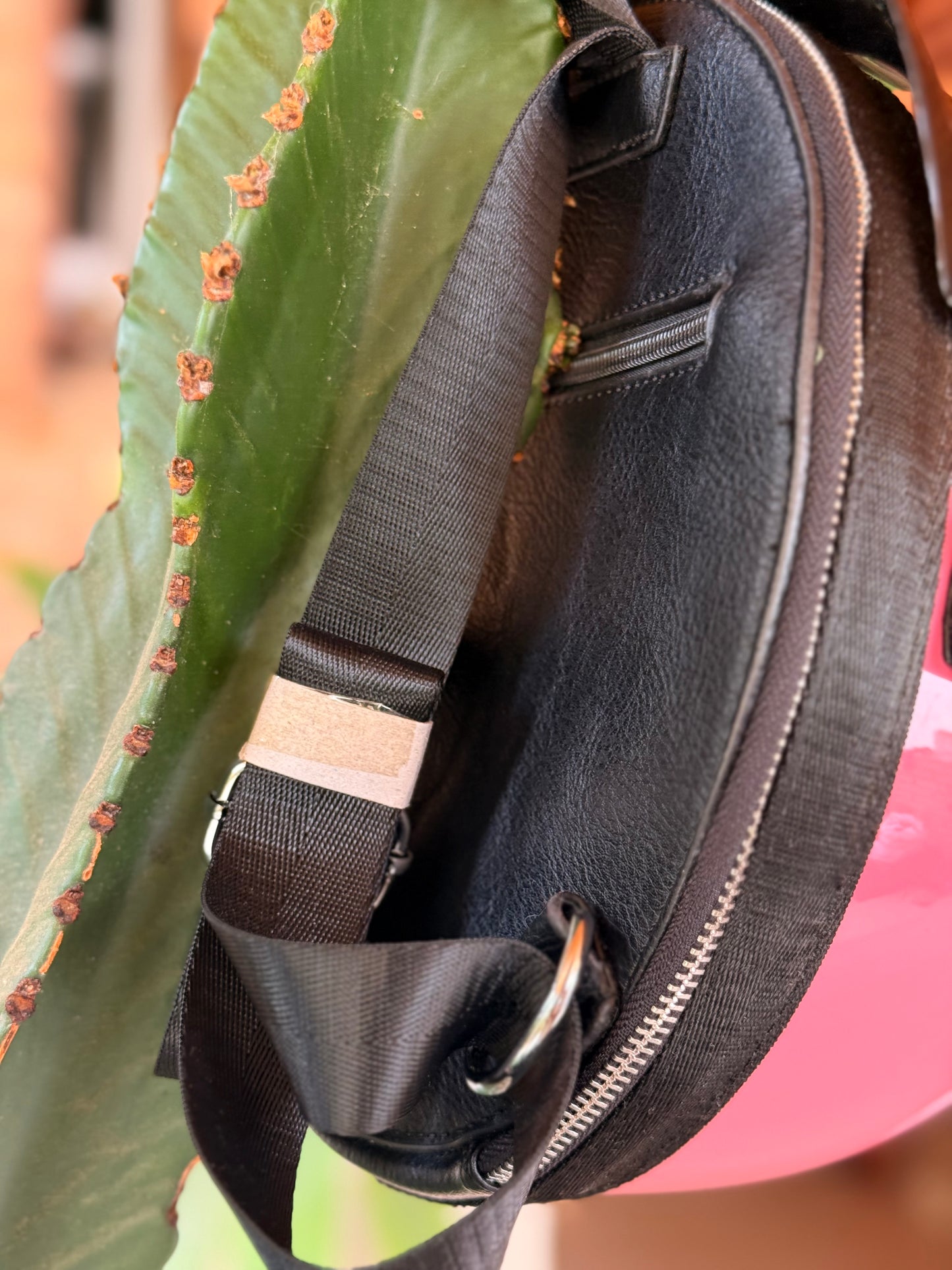 BOLSO-MOCHILA CASCO ROSA