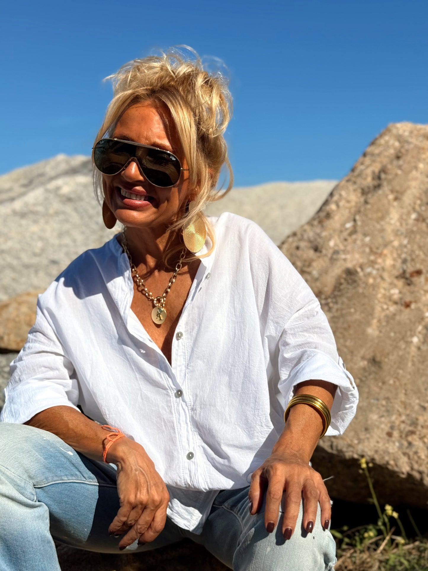 COLLAR CADENA CON LETRA Y BRILLANTE DORADO