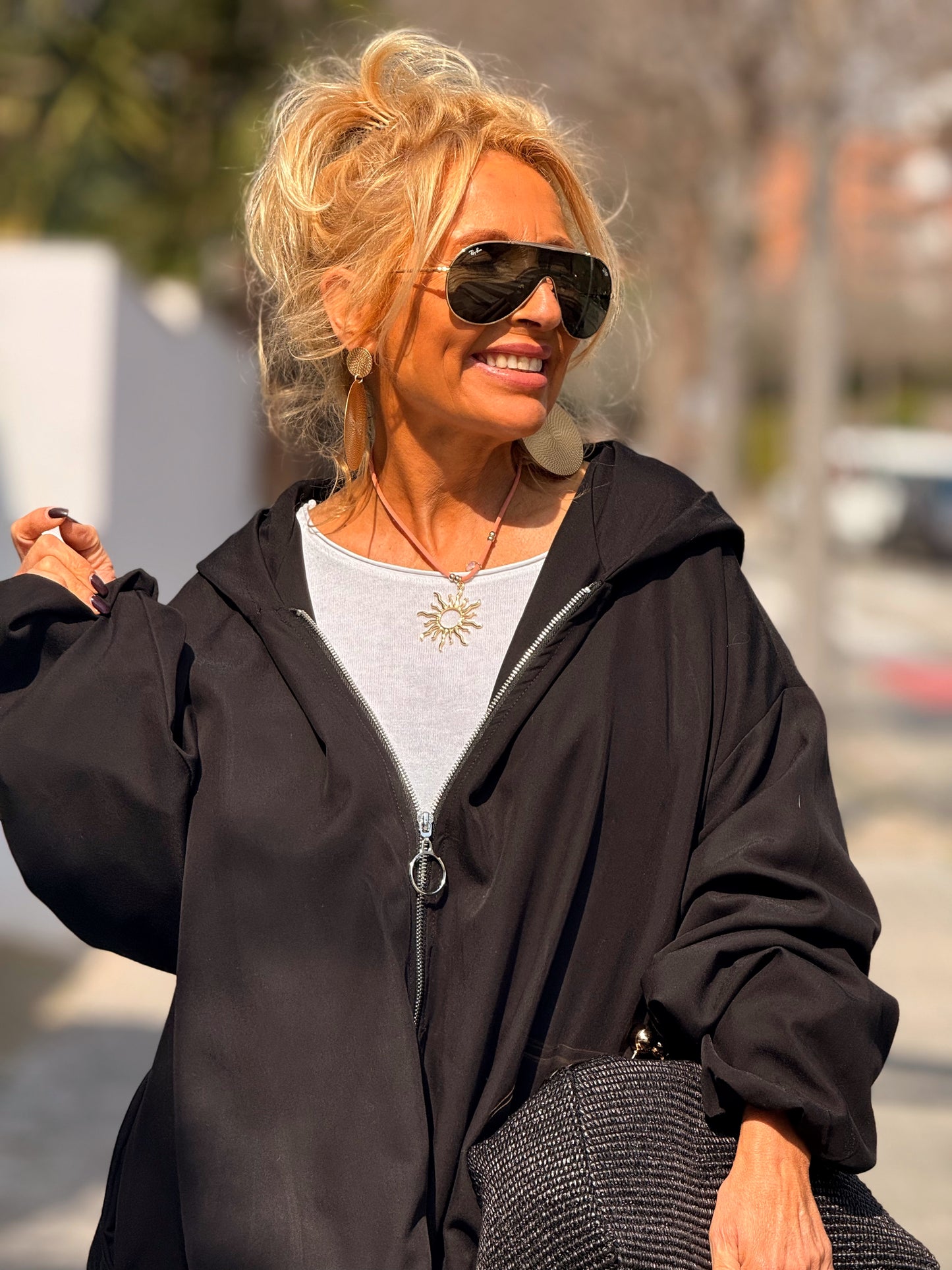 TRENCH OVERSIZE CON CAPUCHA MULTICOLOR