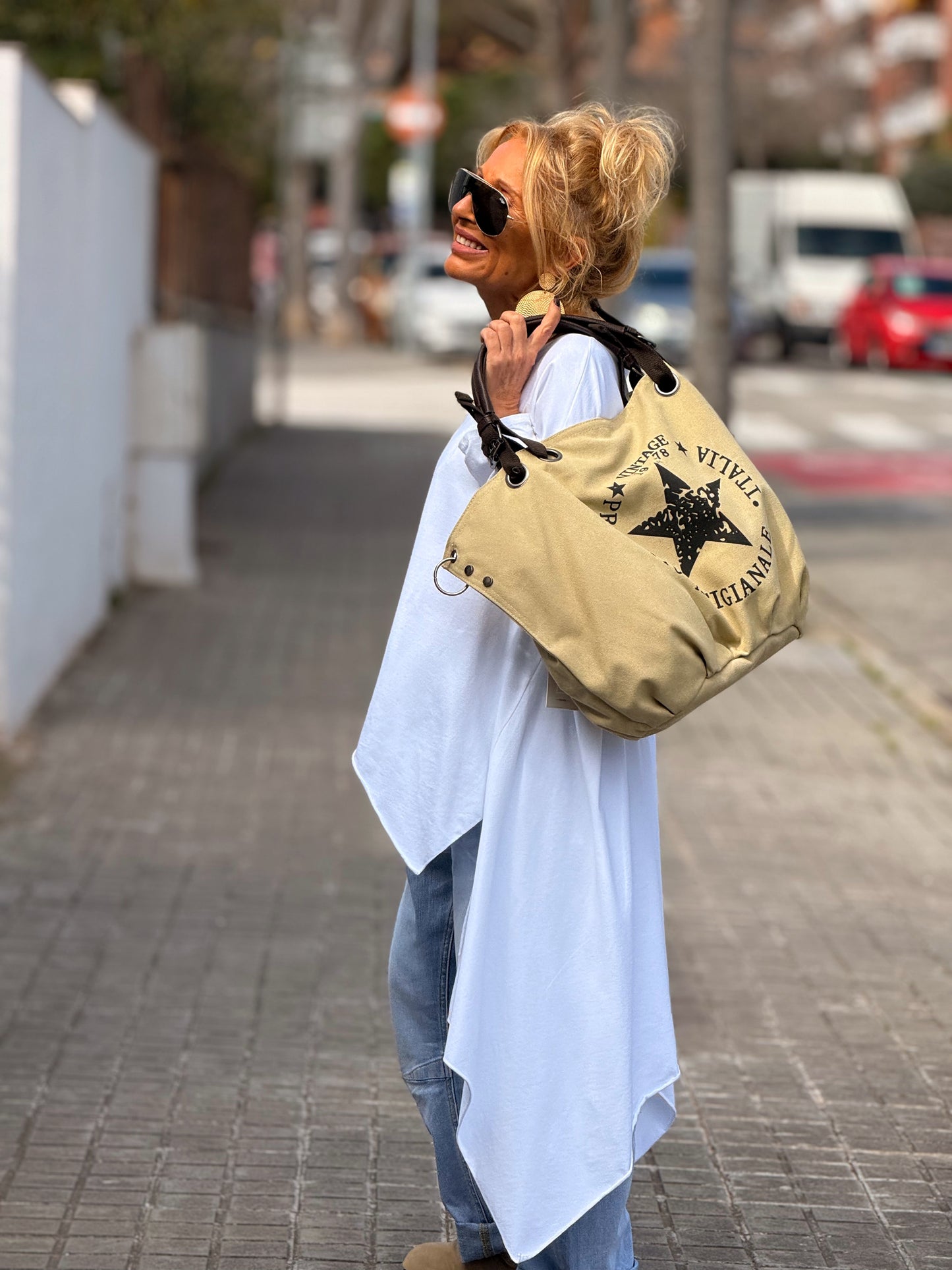 CAMISETA OVERSIZE ASIMÉTRICA MULTICOLOR