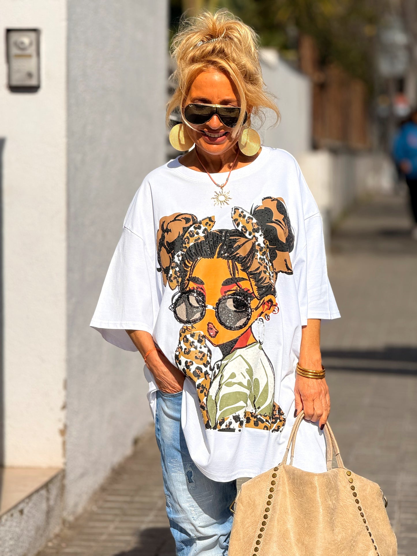 CAMISETA CON MUÑECA MULTICOLOR