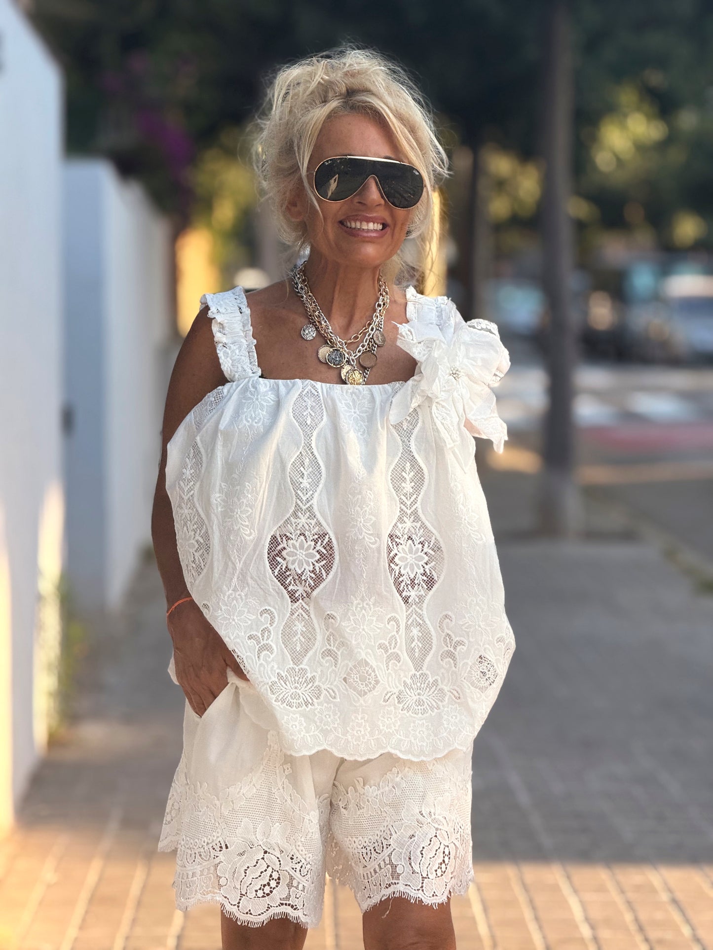 TOP LENCERO CON FLOR CHLOÉ BLANCO
