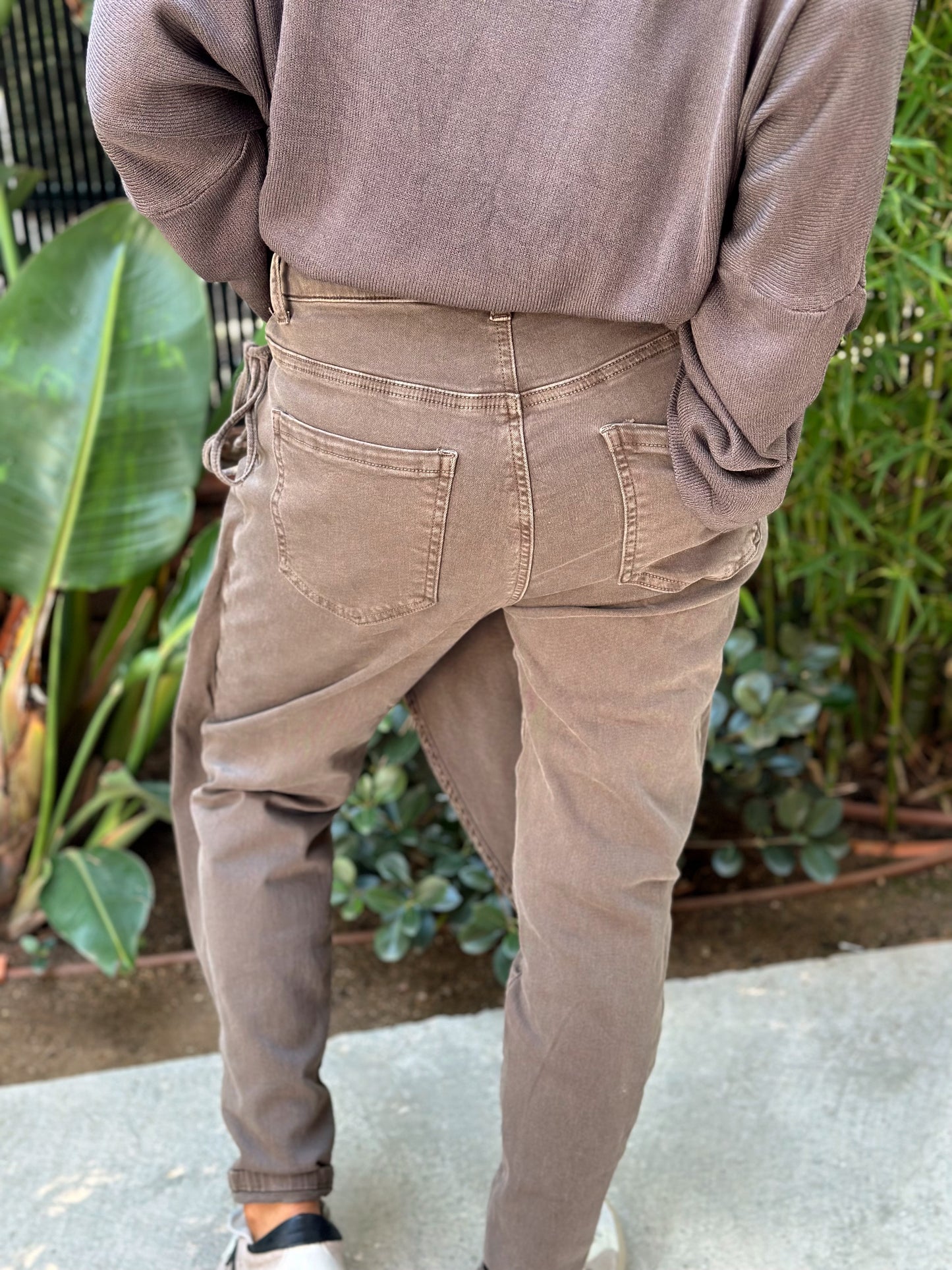 PANTALON DELANTAL MARRÓN