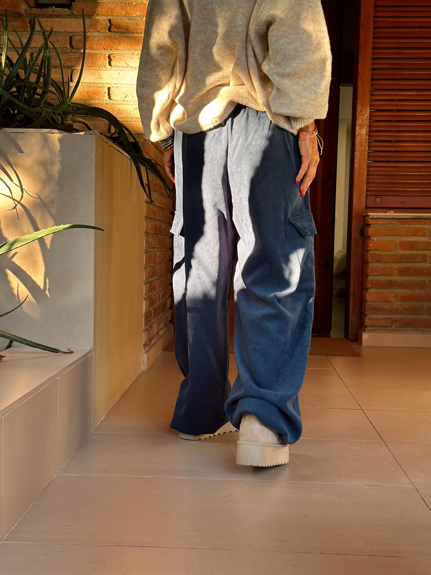 PANTALON TERCIOPELO ODESSA CON BOLSILLOS AZUL