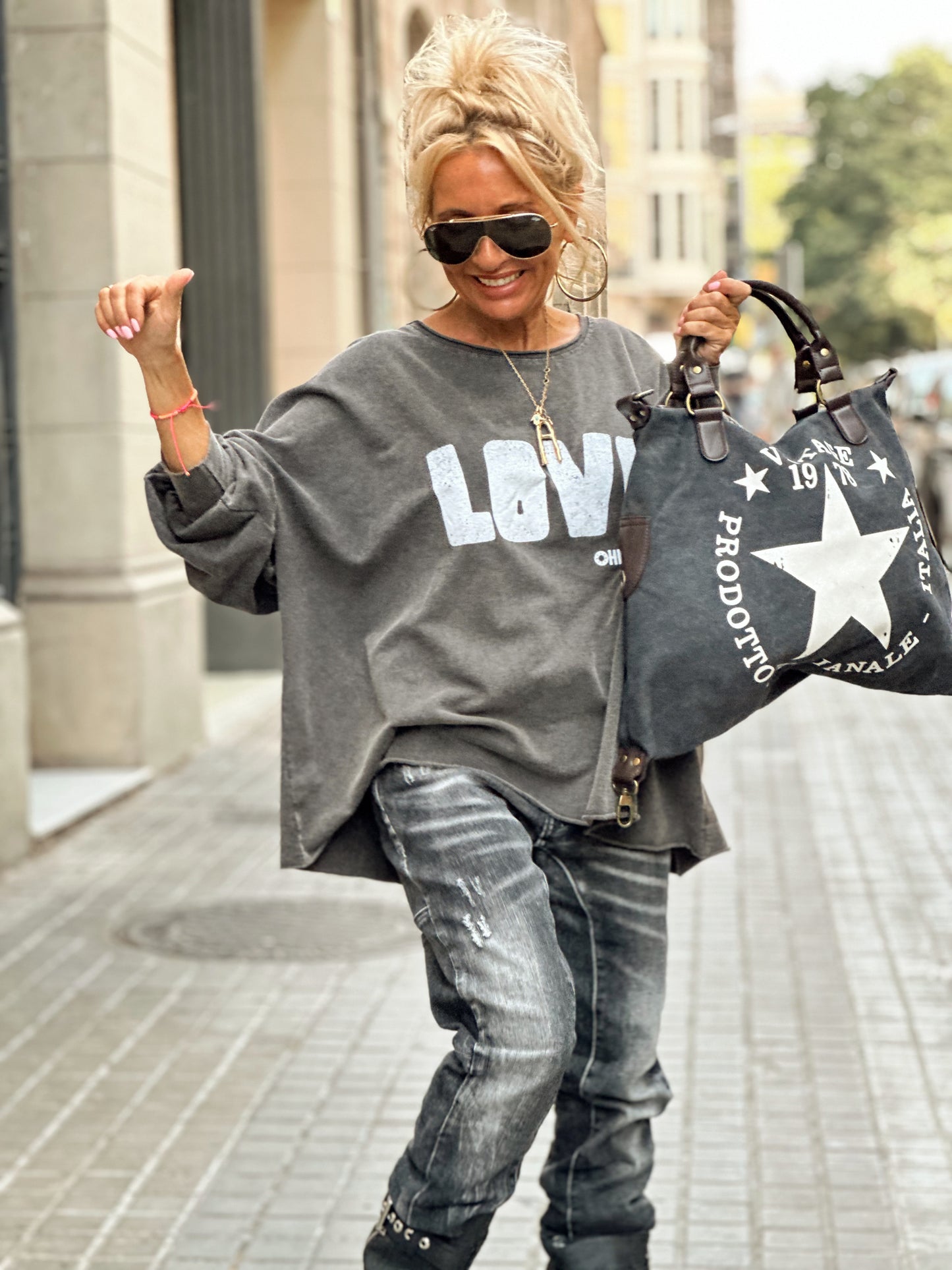 SUDADERA OVERSIZE LOVE GRIS ANTRACITA