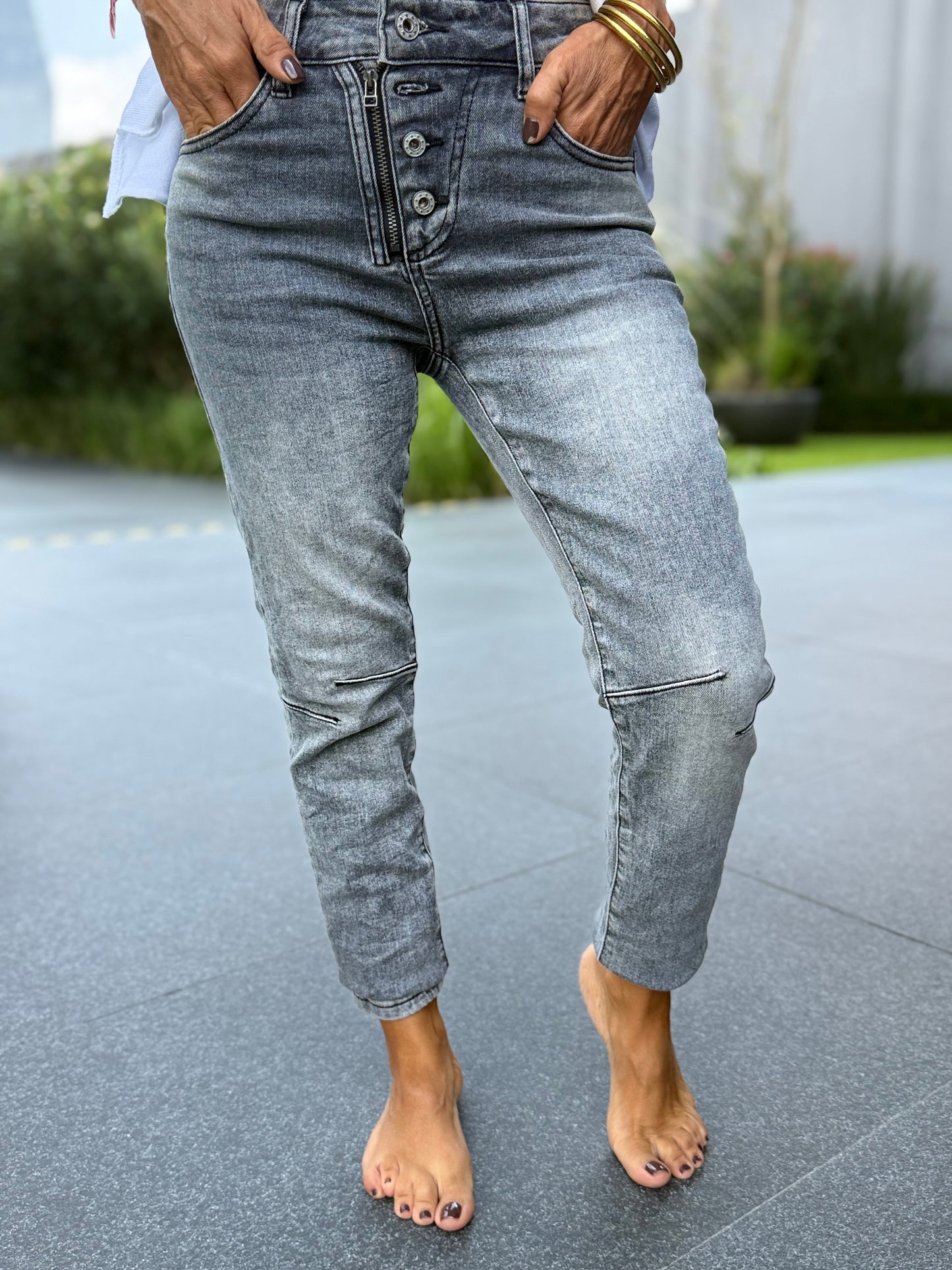 JEANS VAQUEROS GABY GRIS