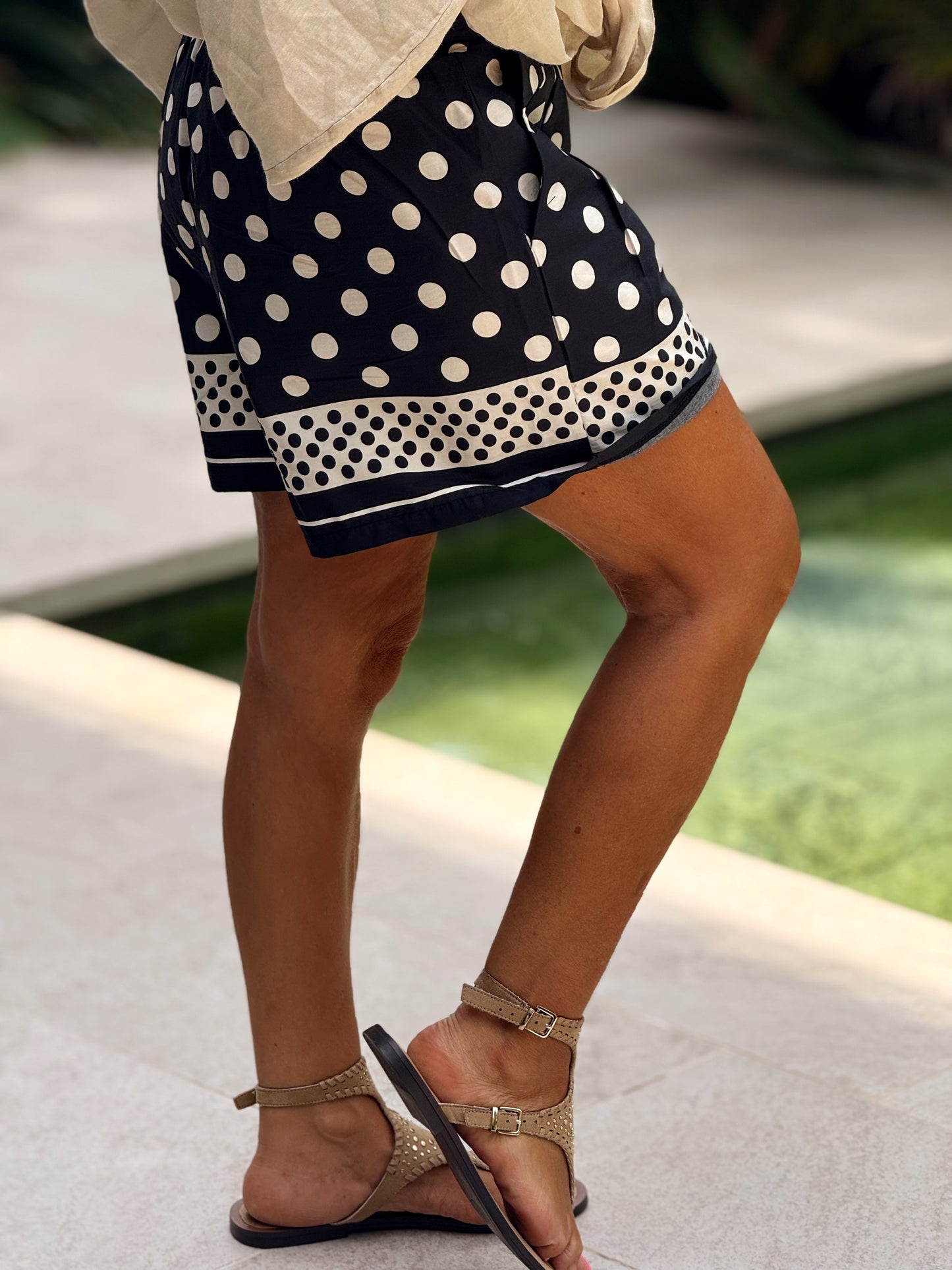 SHORT ESTAMPADO NEGRO