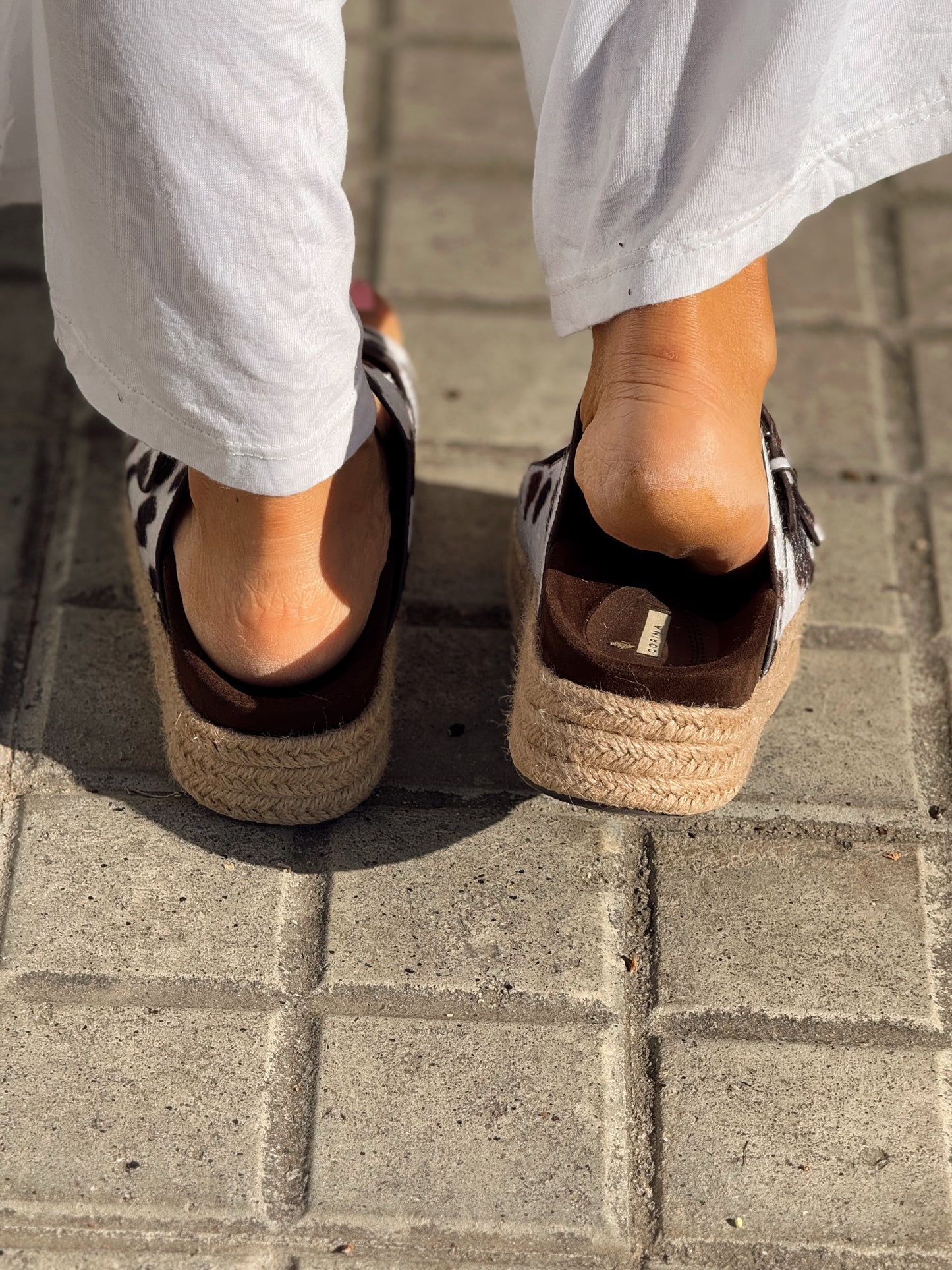 SANDALIAS PLATAFORMA VACA BLANCO-MARRÓN