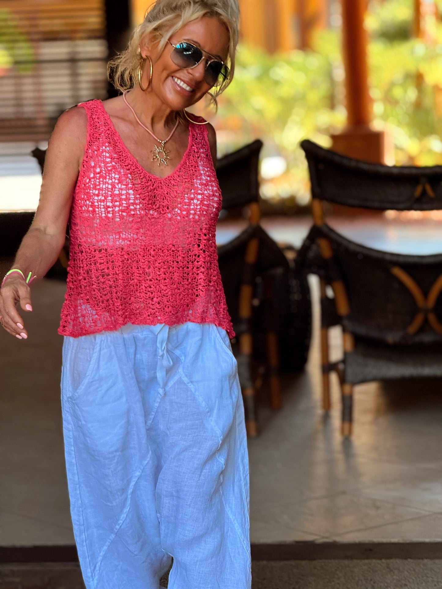 TOP AGUJEROS LUISA FUCSIA