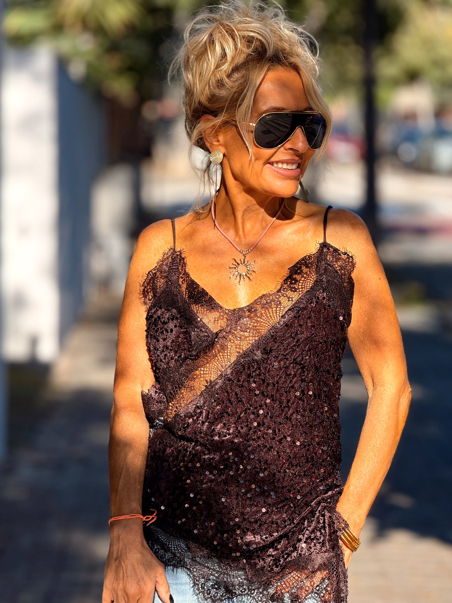 TOP LENTEJUELAS ASIMÉTRICA MARRÓN