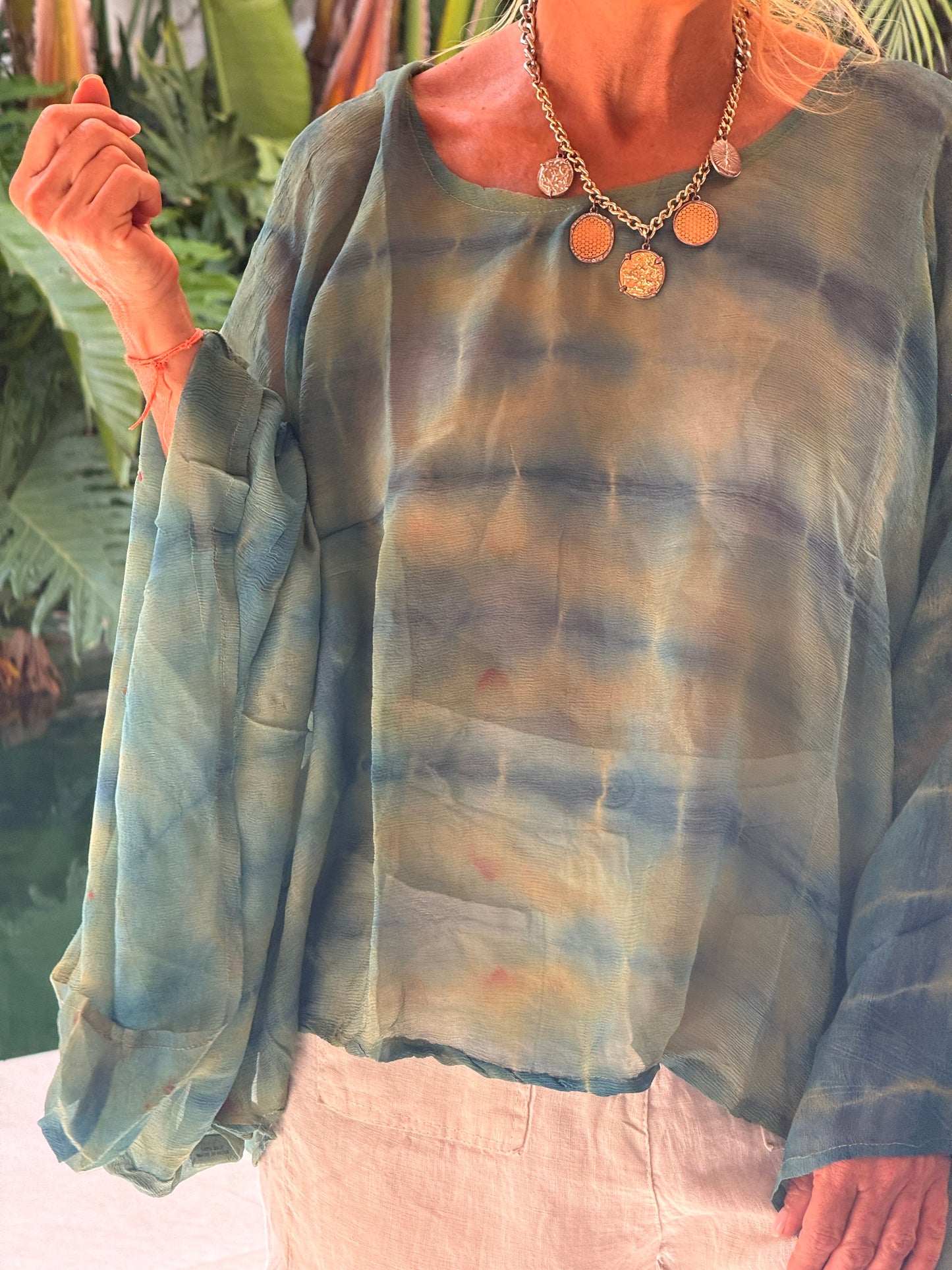 BLUSA-CAPA ESTAMPADO CREPE DE SEDA INDY MULTICOLOR