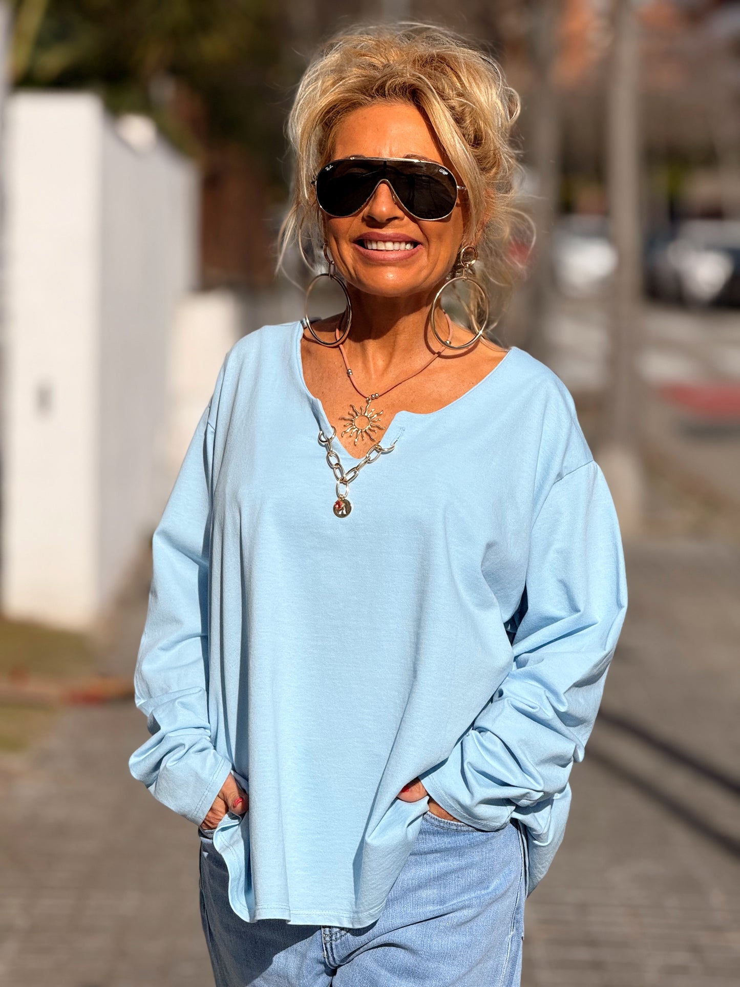 SUDADERA OVERSIZE CON CADENA LETRA CON BRILLANTE BRIGITTE MULTICOLOR