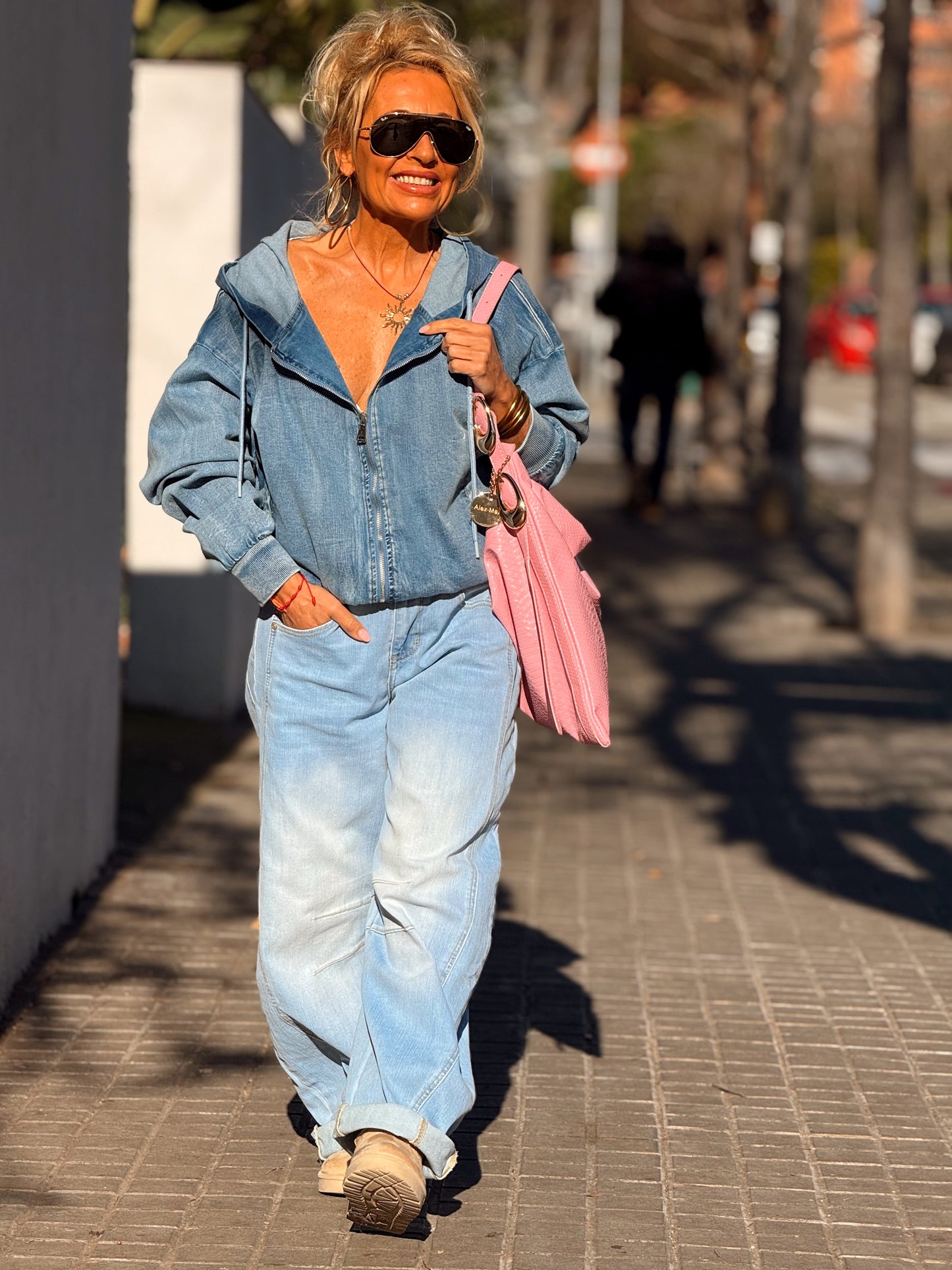 CAZADORA CON CAPUCHA DENIM TEJANO