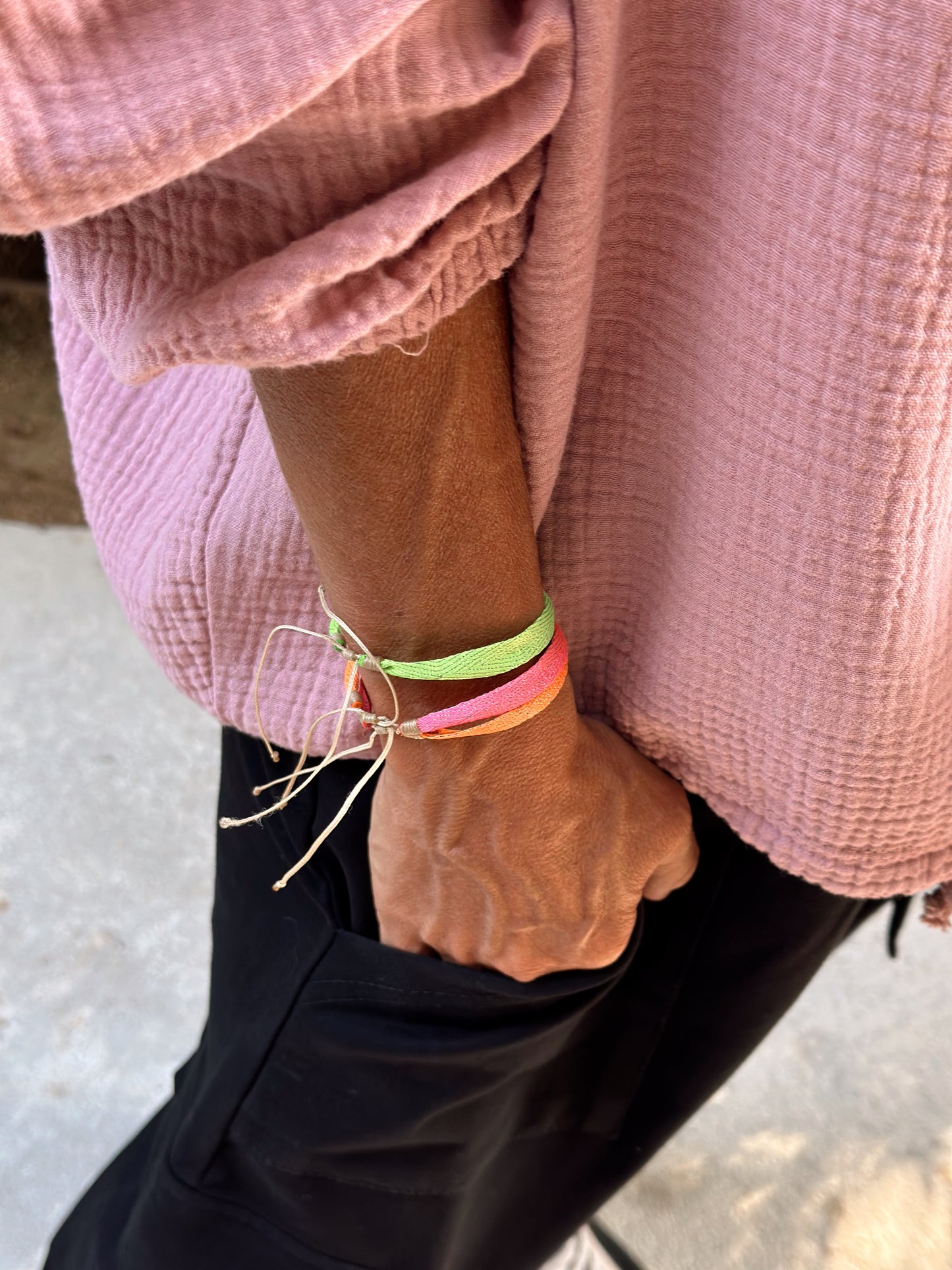 CAMISETA PANAL CON CORDÓN ROSA