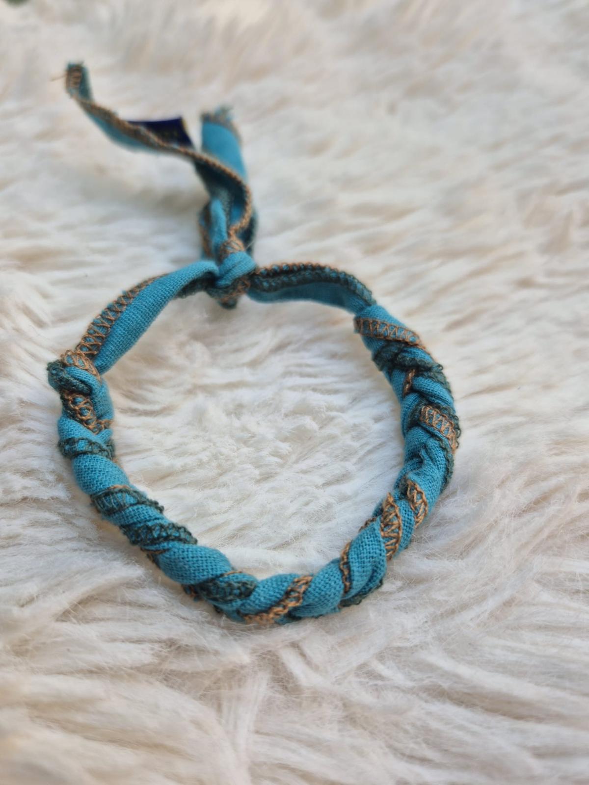 PULSERA ENTRELAZADA