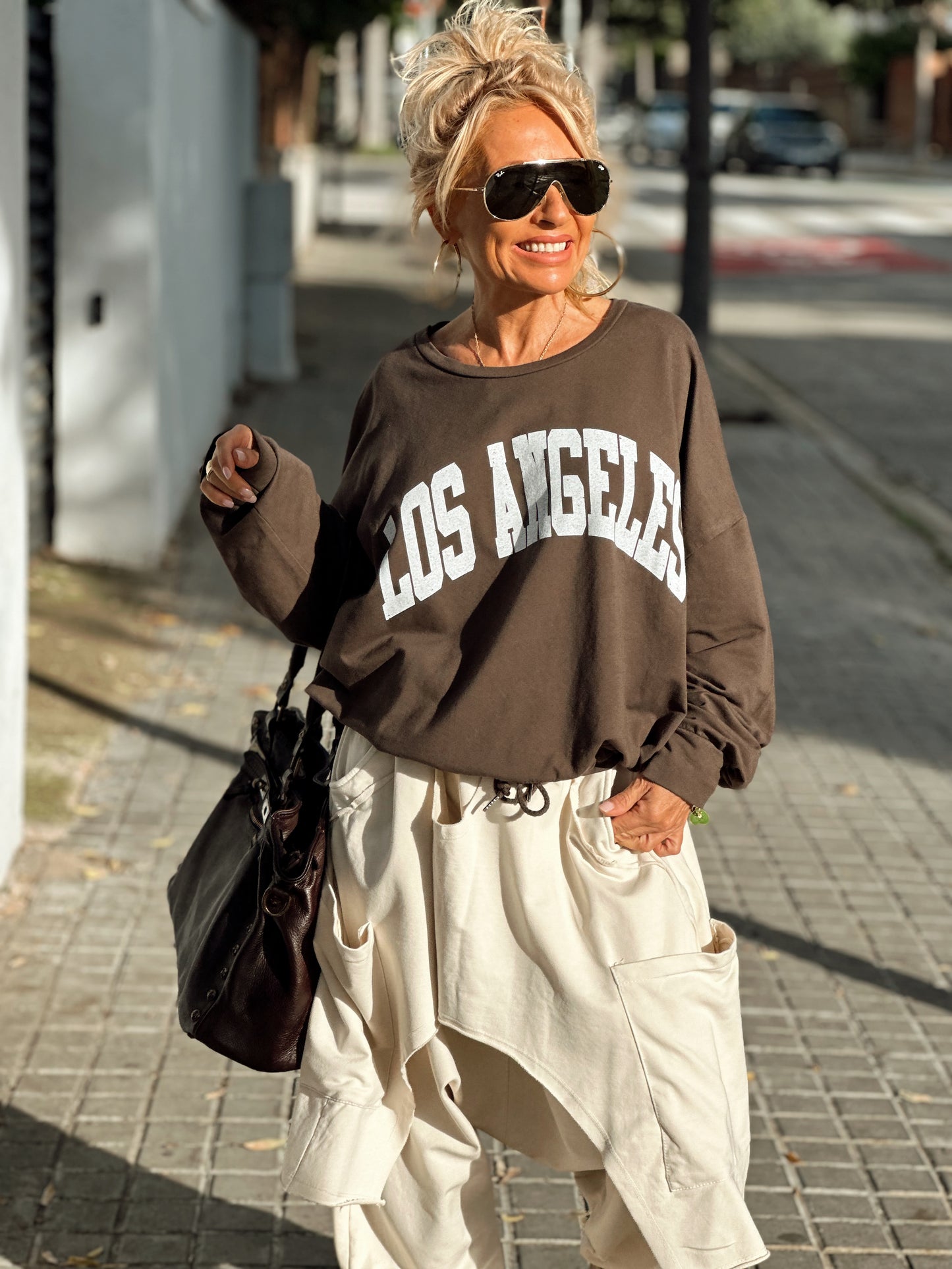 SUDADERA OVERSIZE CON CORDÓN LOS ANGELES MARRÓN