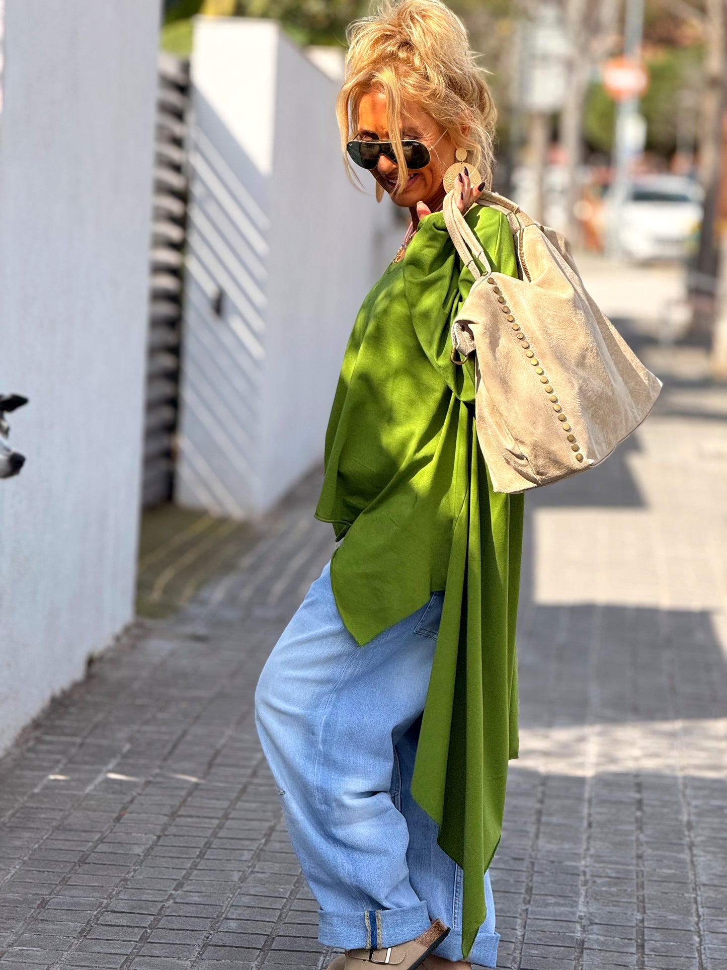 CAMISETA OVERSIZE ASIMÉTRICA MULTICOLOR