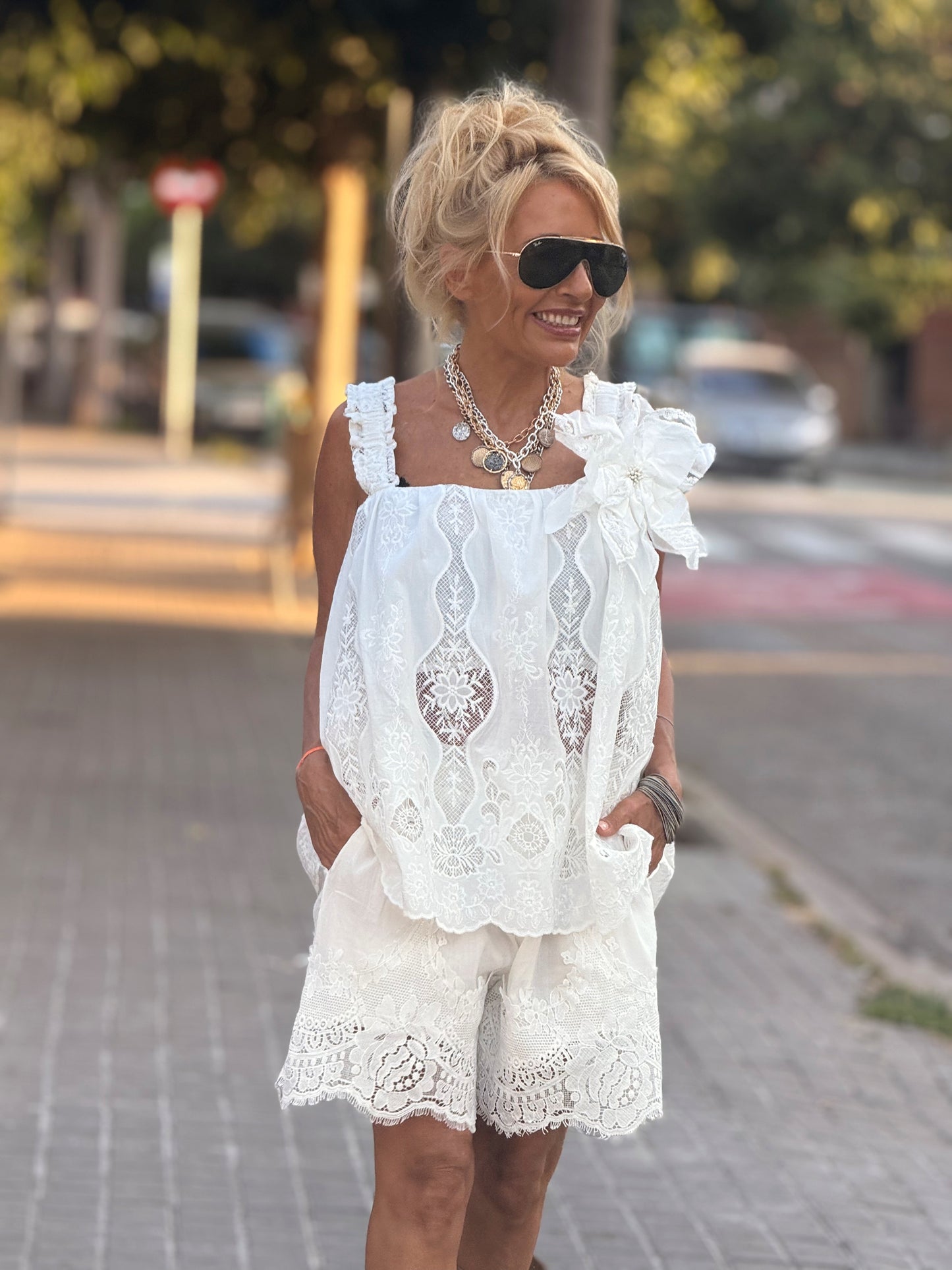 TOP LENCERO CON FLOR CHLOÉ BLANCO