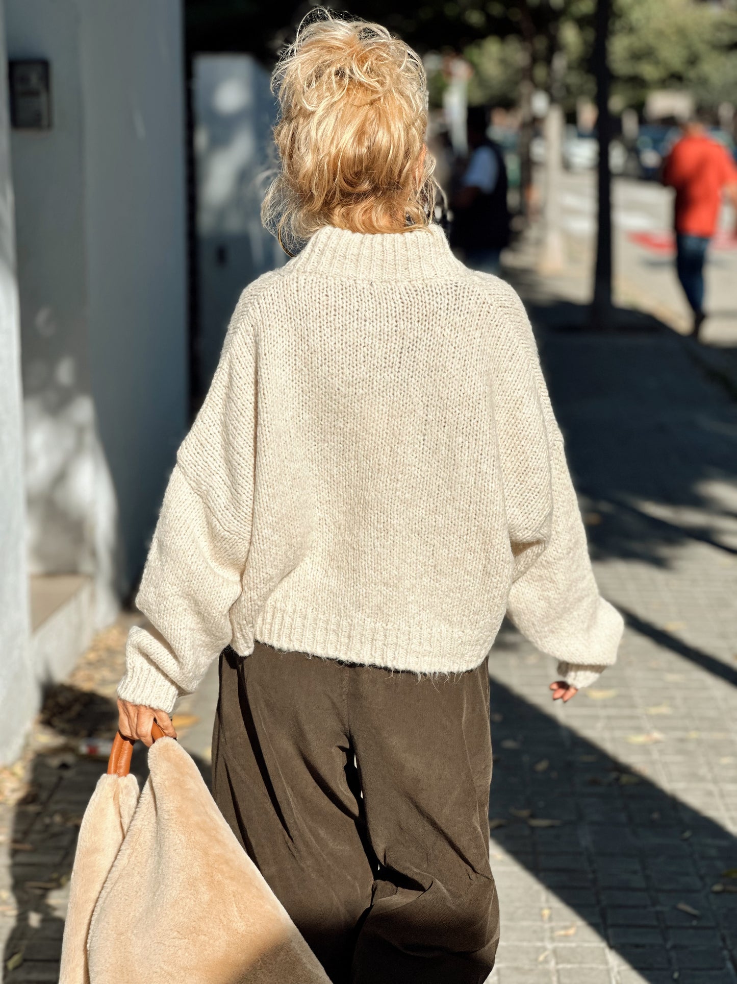 CHAQUETA DE PUNTO CROP-TOP CRUDO