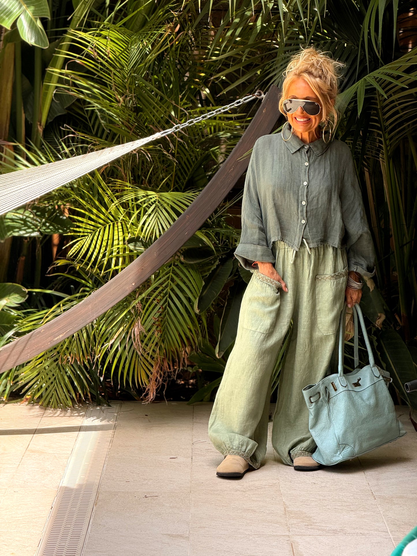 PANTALON OVERSIZE CON ENCAJE MULTICOLOR