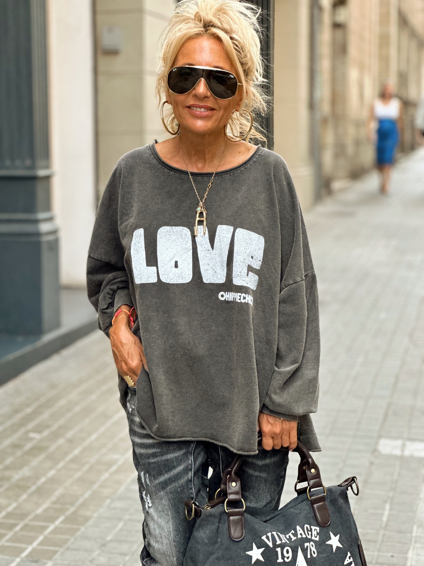 SUDADERA OVERSIZE LOVE GRIS ANTRACITA