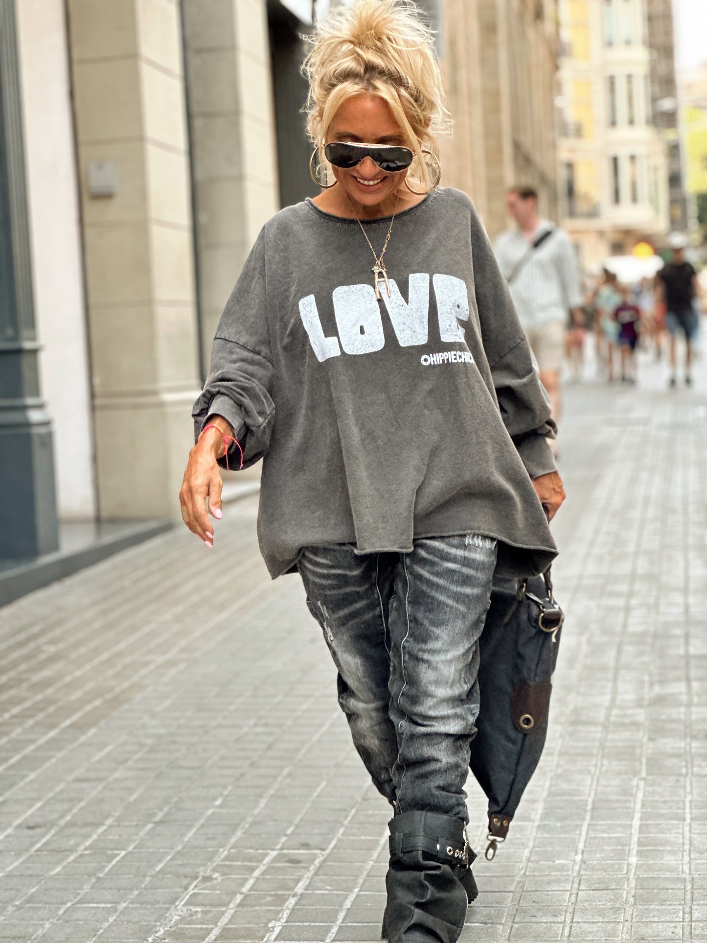 SUDADERA OVERSIZE LOVE GRIS ANTRACITA