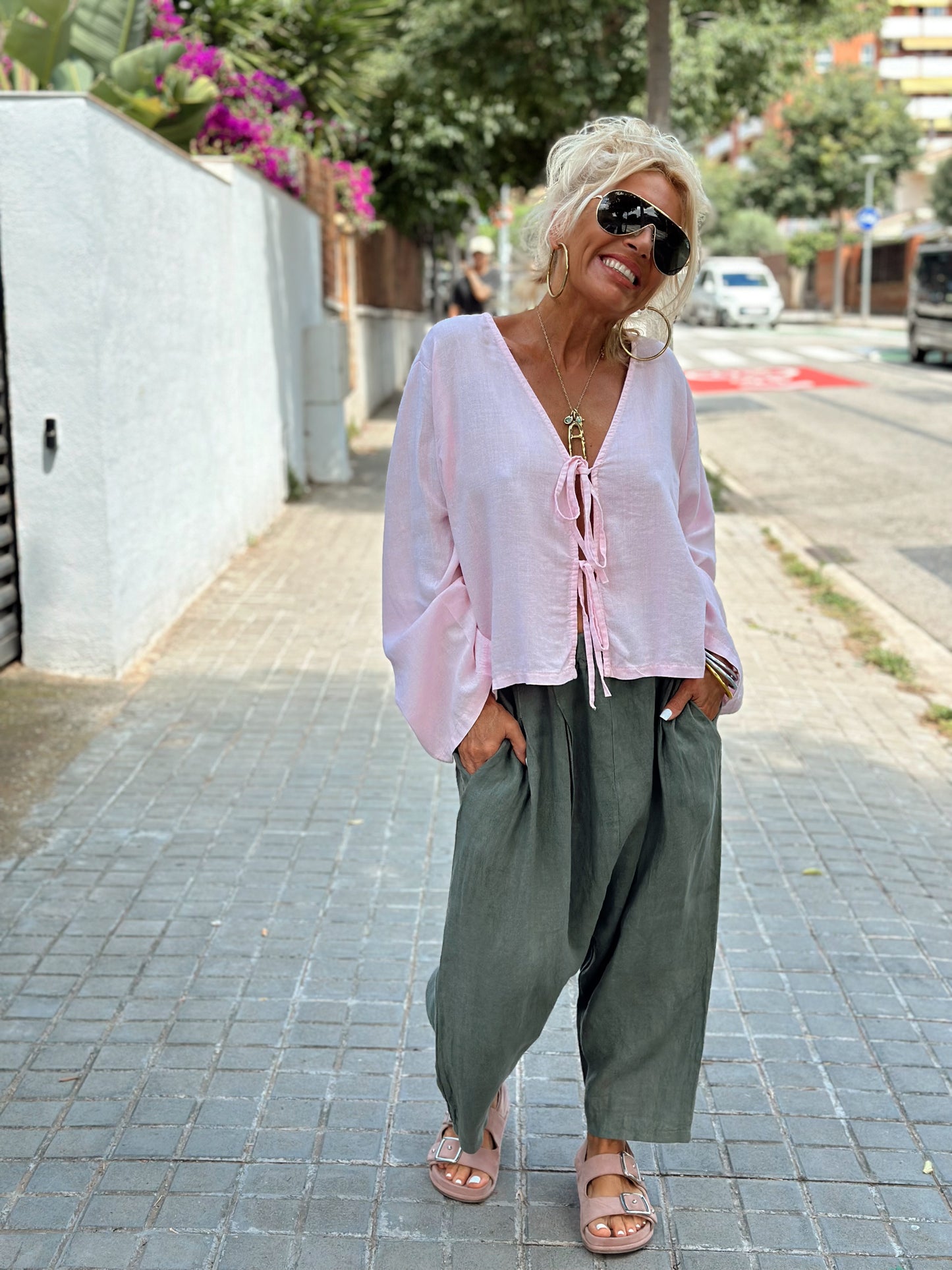 BLUSA CON LAZOS ROSA