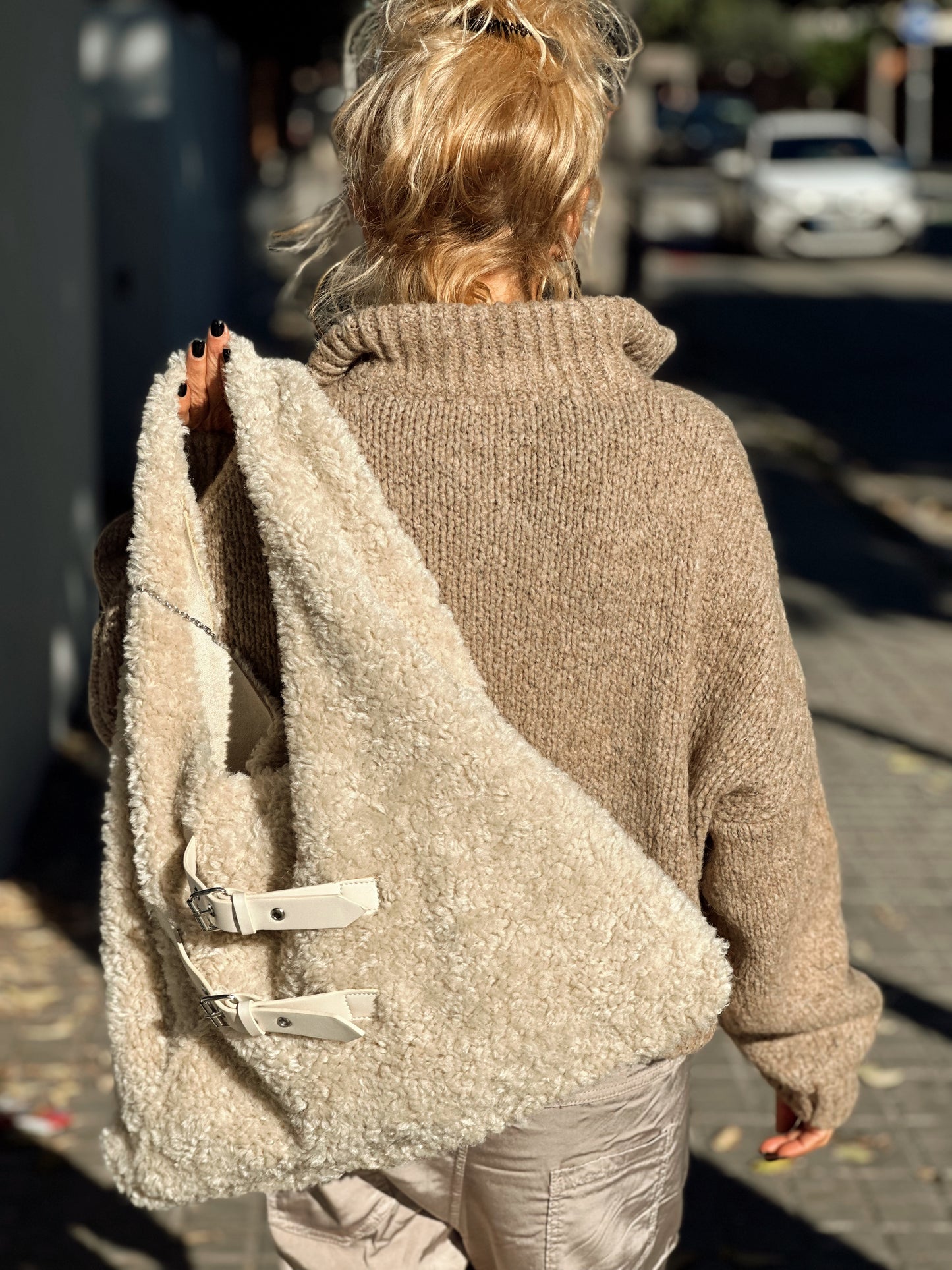 CHAQUETA DE PUNTO CROP-TOP BEIGE