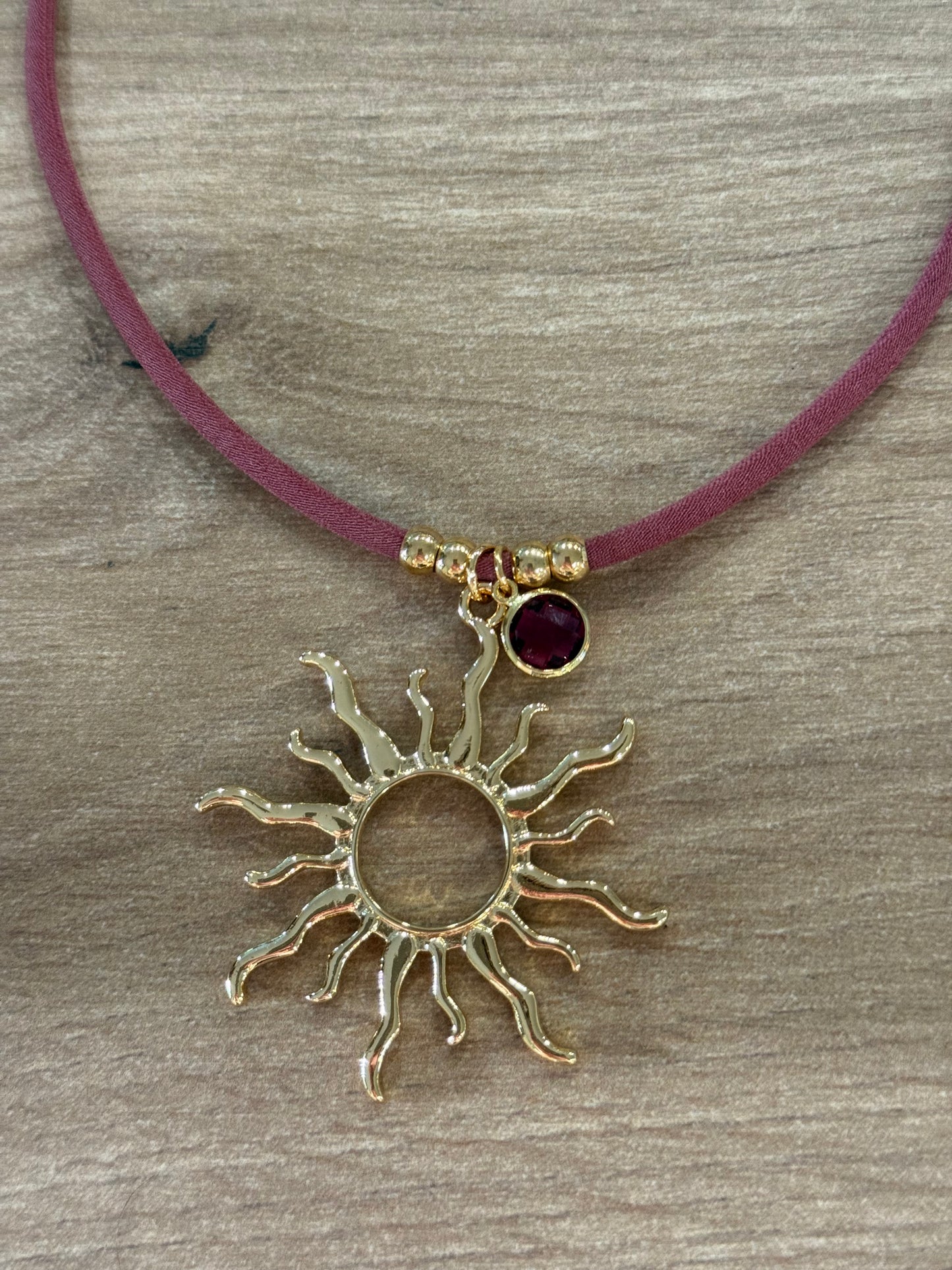 COLLAR SOL ☀️ CON BRILLANTE MULTICOLOR