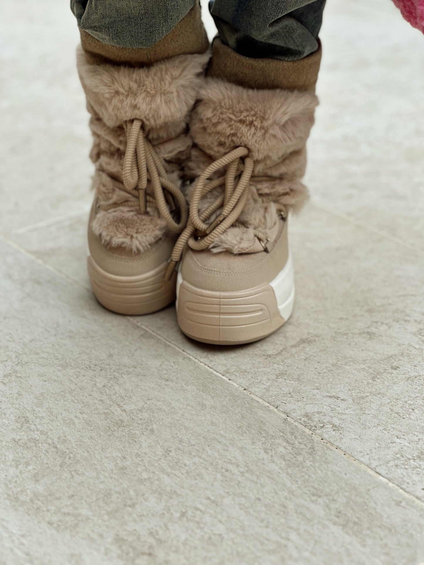 BOTAS PELO SINTÉTICO LUISI BEIGE