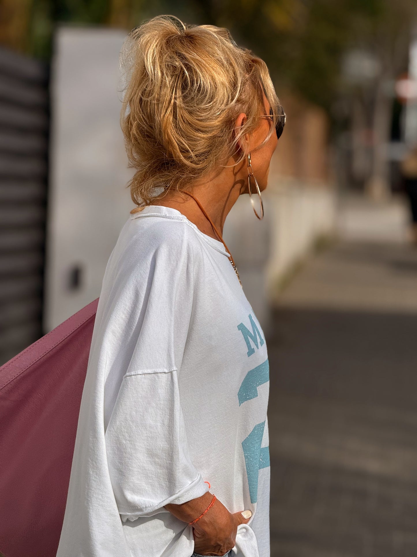 CAMISETA SUPER OVERSIZE DESGASTADA MALIBU MULTICOLOR