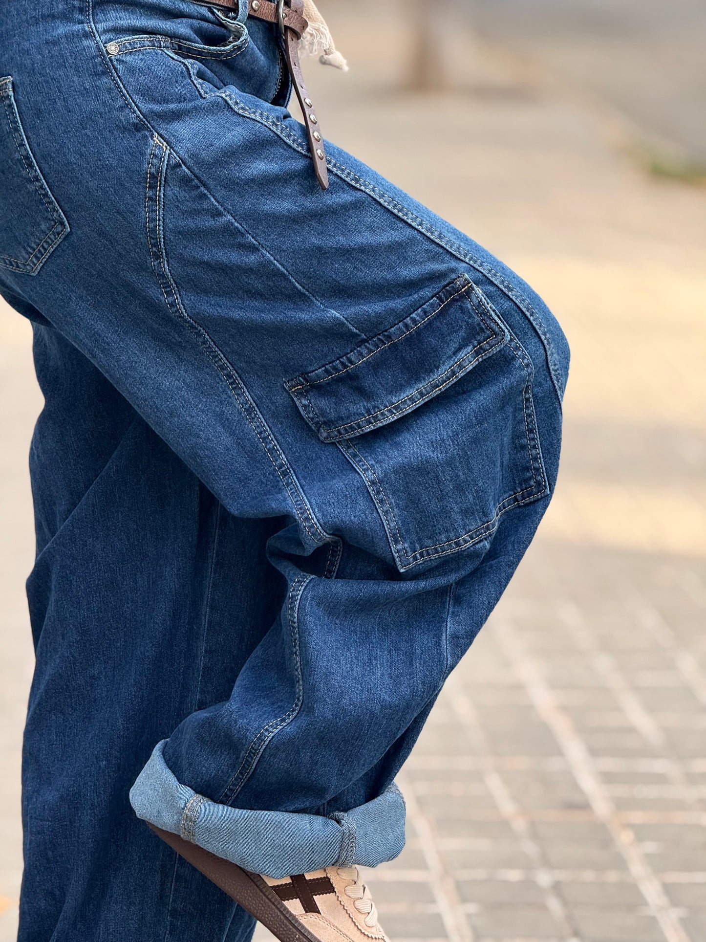JEANS VAQUEROS CON BOLSILLO Y CINTURÓN 826125JC TEJANO